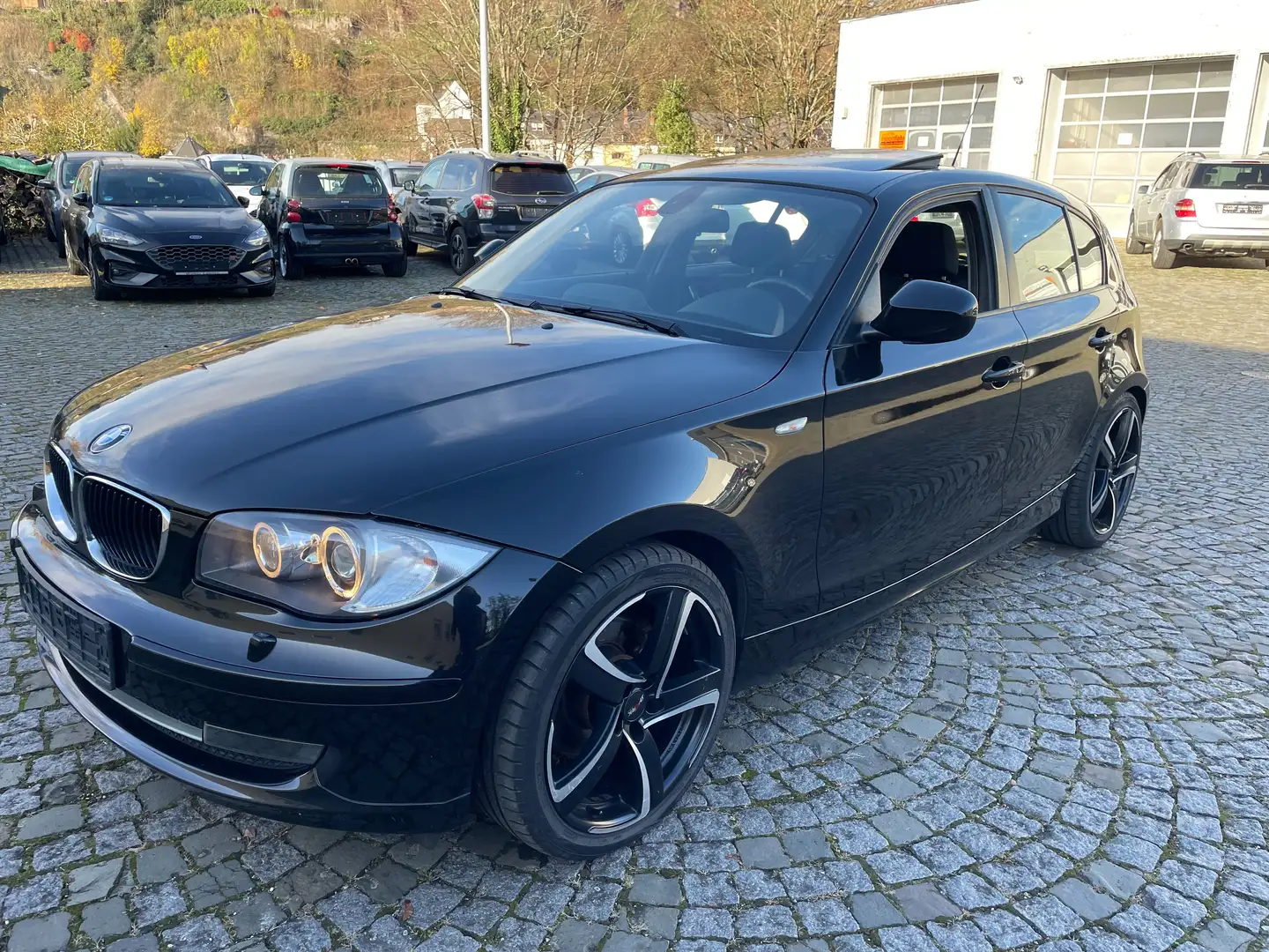 BMW 120 d Navi* Bi Xenon Schwarz - 1