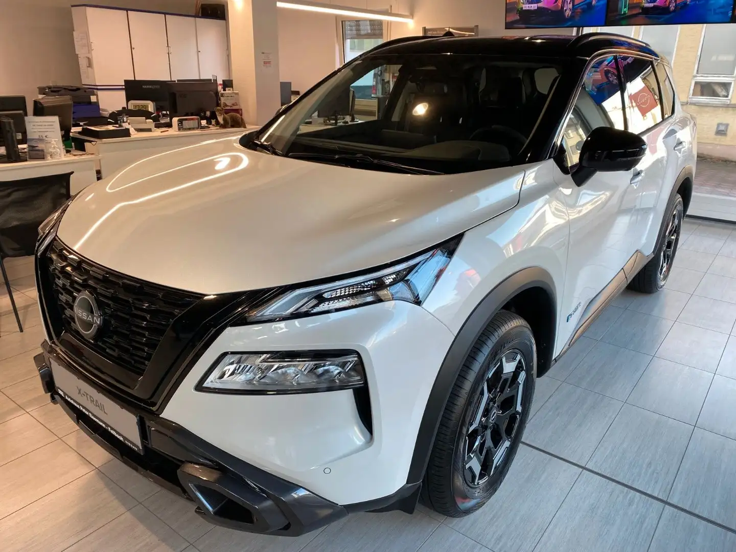 Nissan X-Trail X-TRAIL 1.5 VC-T e-4ORCE N-TREK 7S Weiß - 1