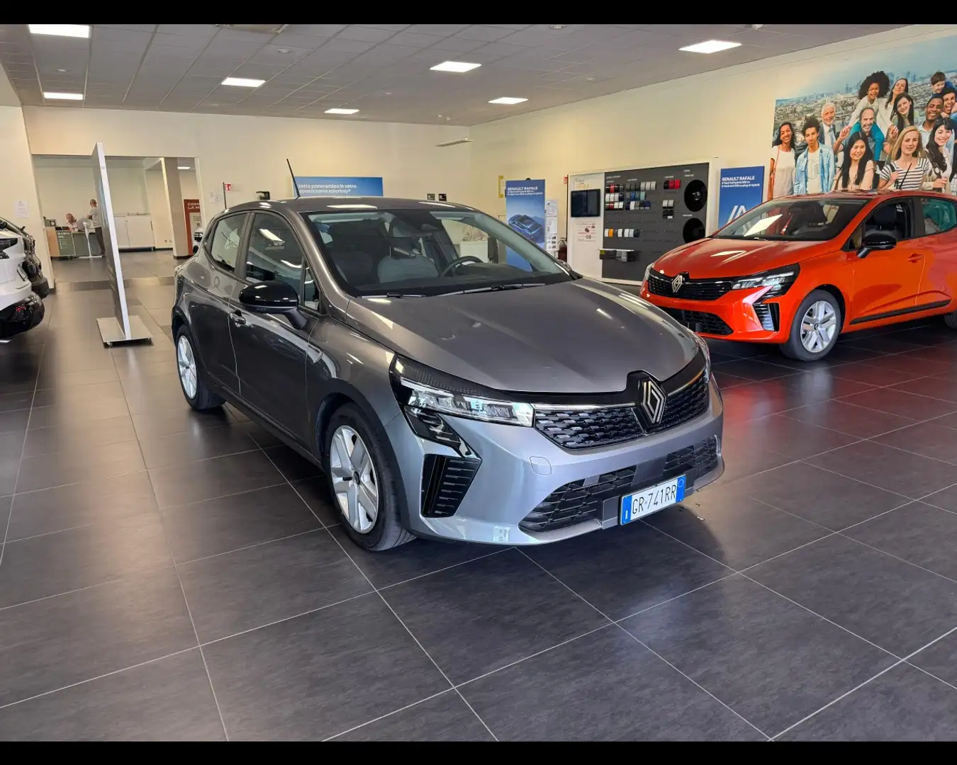Renault Clio 1.6 E-TECH FULL HYBRID EVOLUTION Grigio - 1