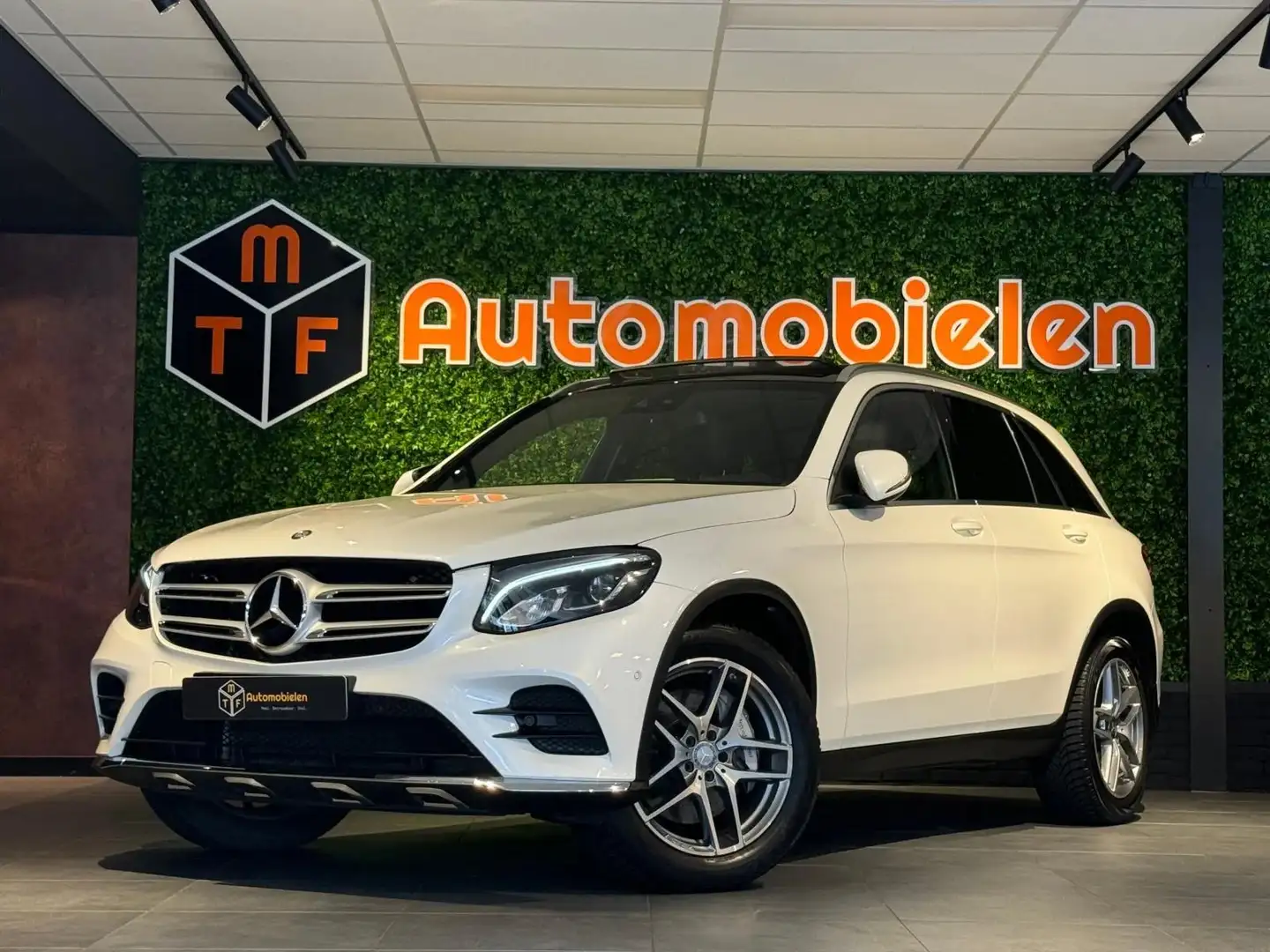 Mercedes-Benz GLC 250 4MATIC AMG Wit - 1
