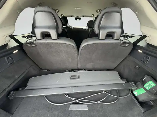Volvo XC90 view 18