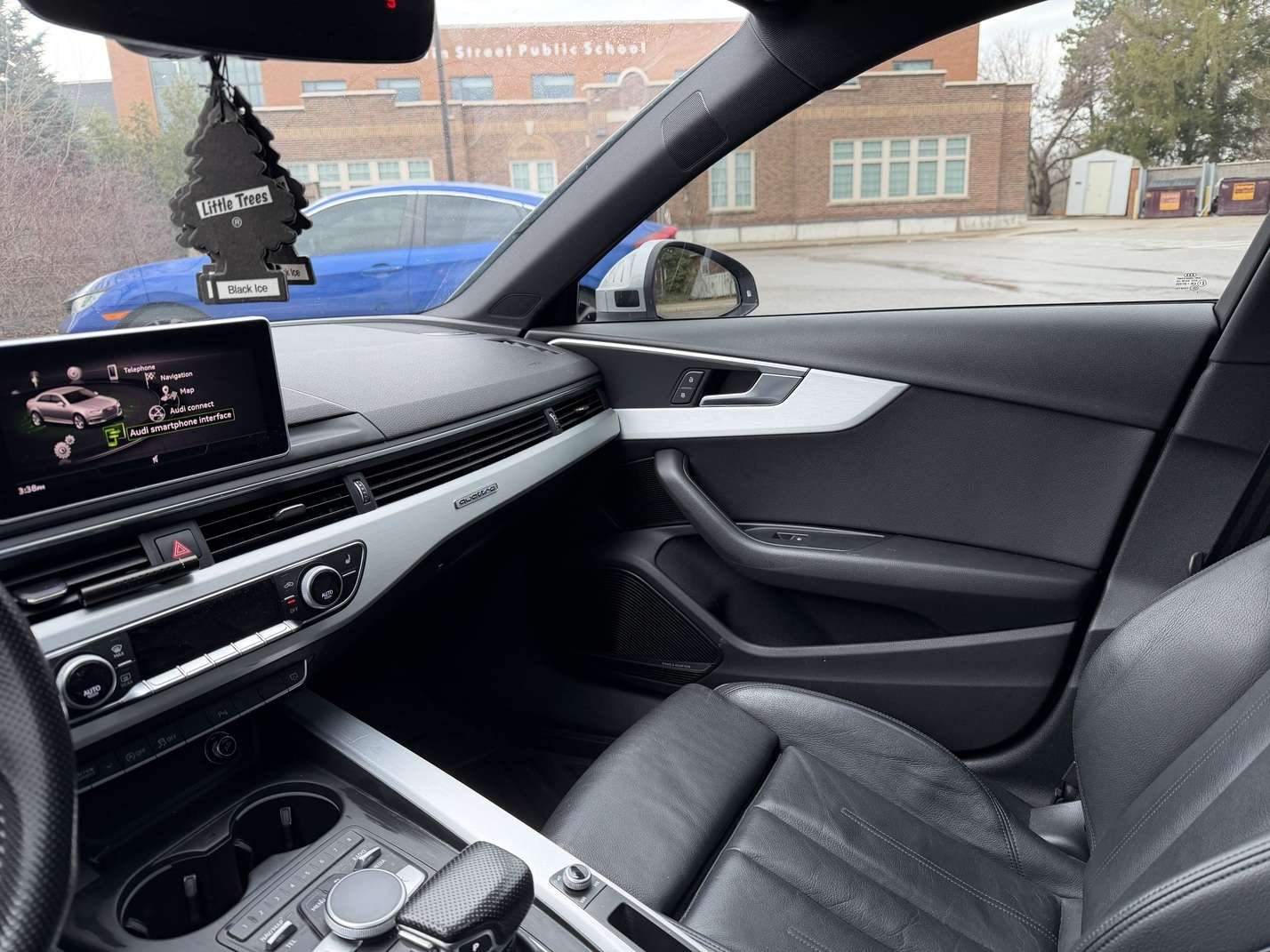 2017 Audi A4 4dr Sdn Man Technik quattro thumb 6