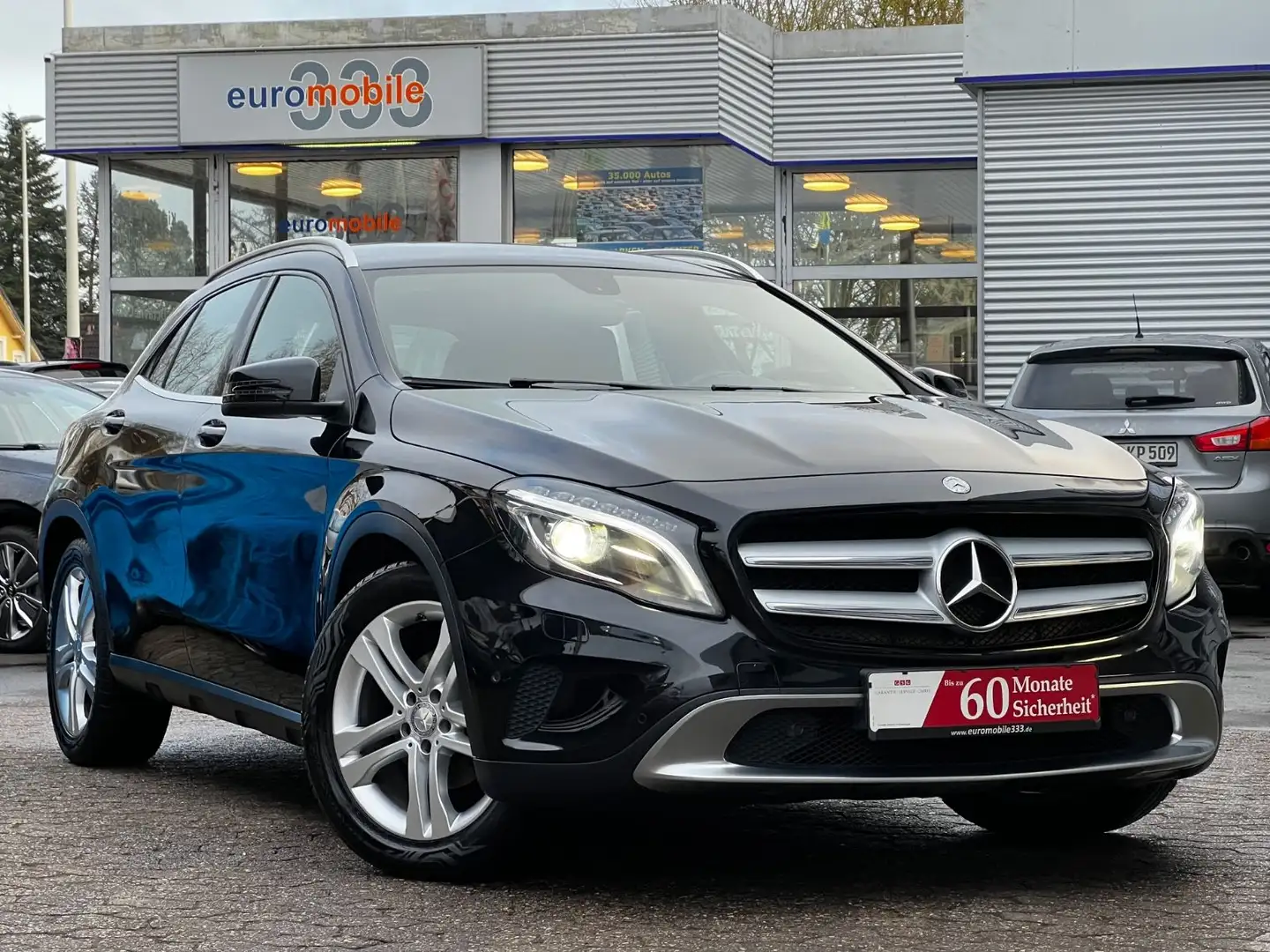Mercedes-Benz GLA 180 *2.HAND*Navi*Automatik*LED-Scheinw.*PDC* Schwarz - 1