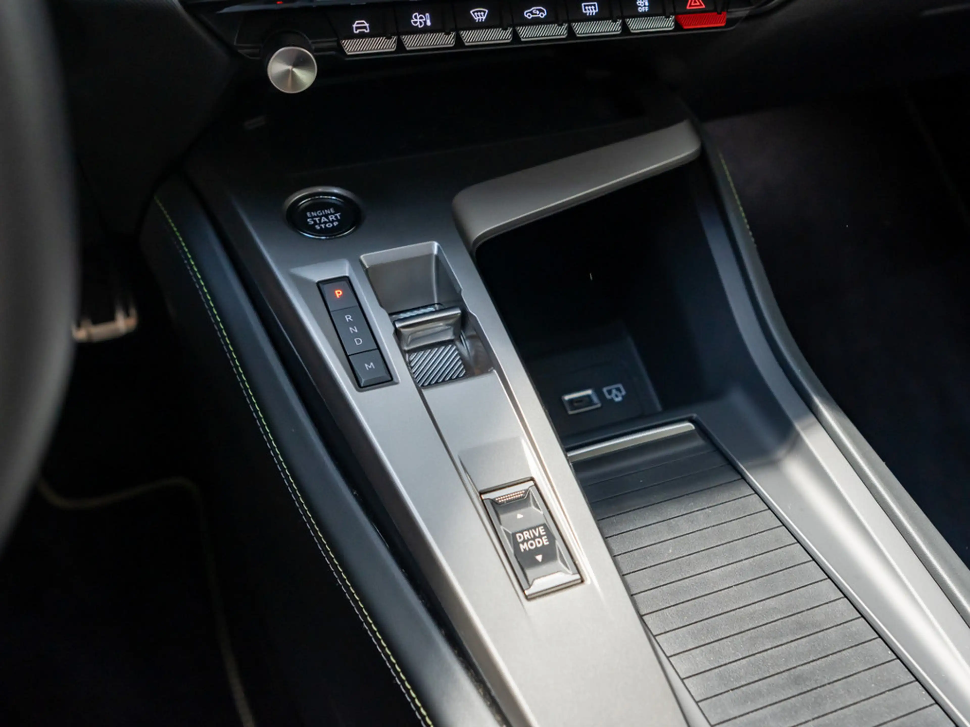 Peugeot 408 GT PureTech 130 EAT8 ACC MATRIX-LED 360° — photo 12