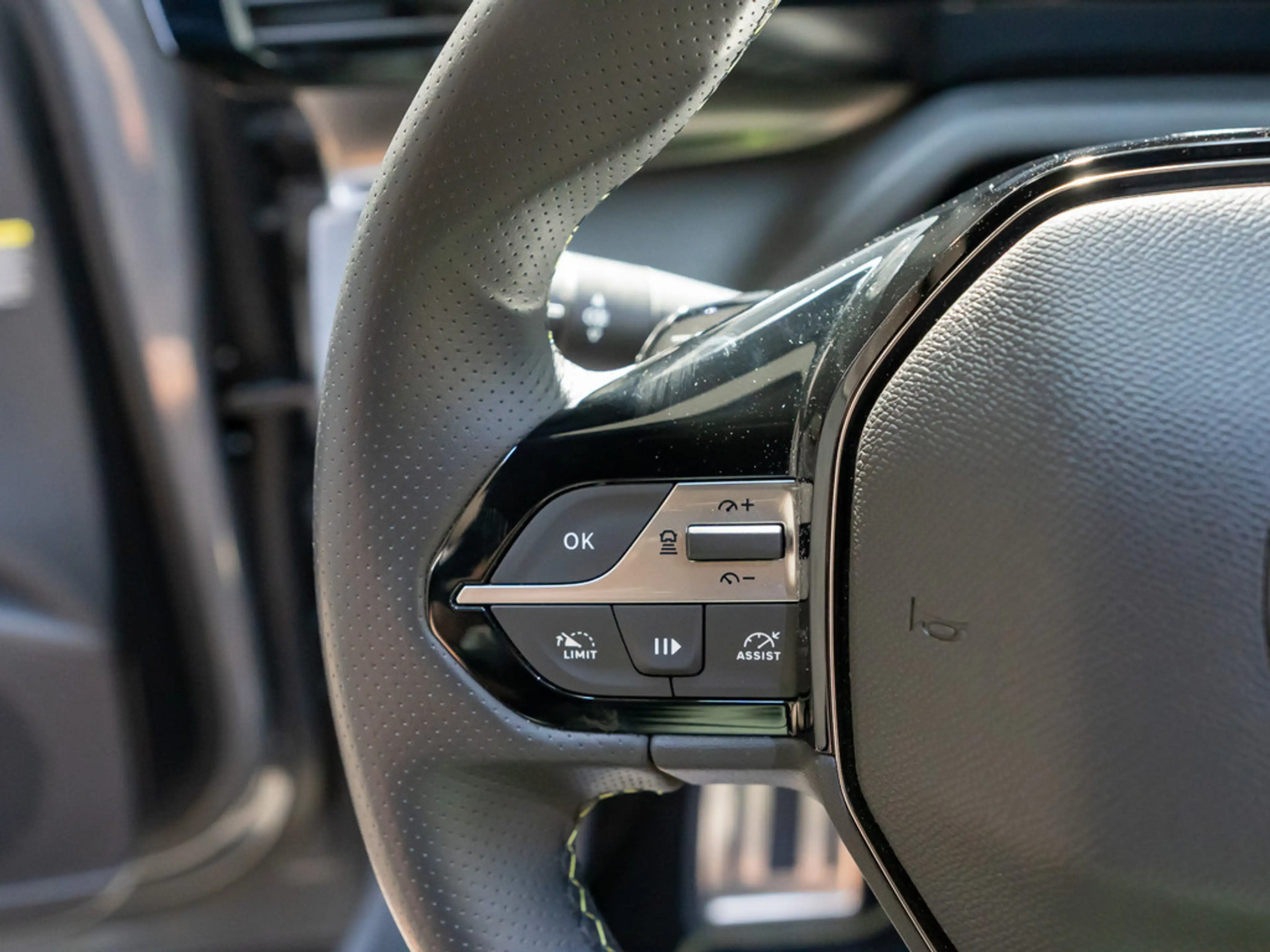 Peugeot 408 GT PureTech 130 EAT8 ACC MATRIX-LED 360° — photo 14