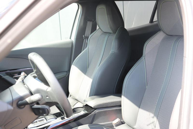 Peugeot e-2008 EV GT Avantage 54 kWh | Navi | Camera V+A | Keyles — photo 15