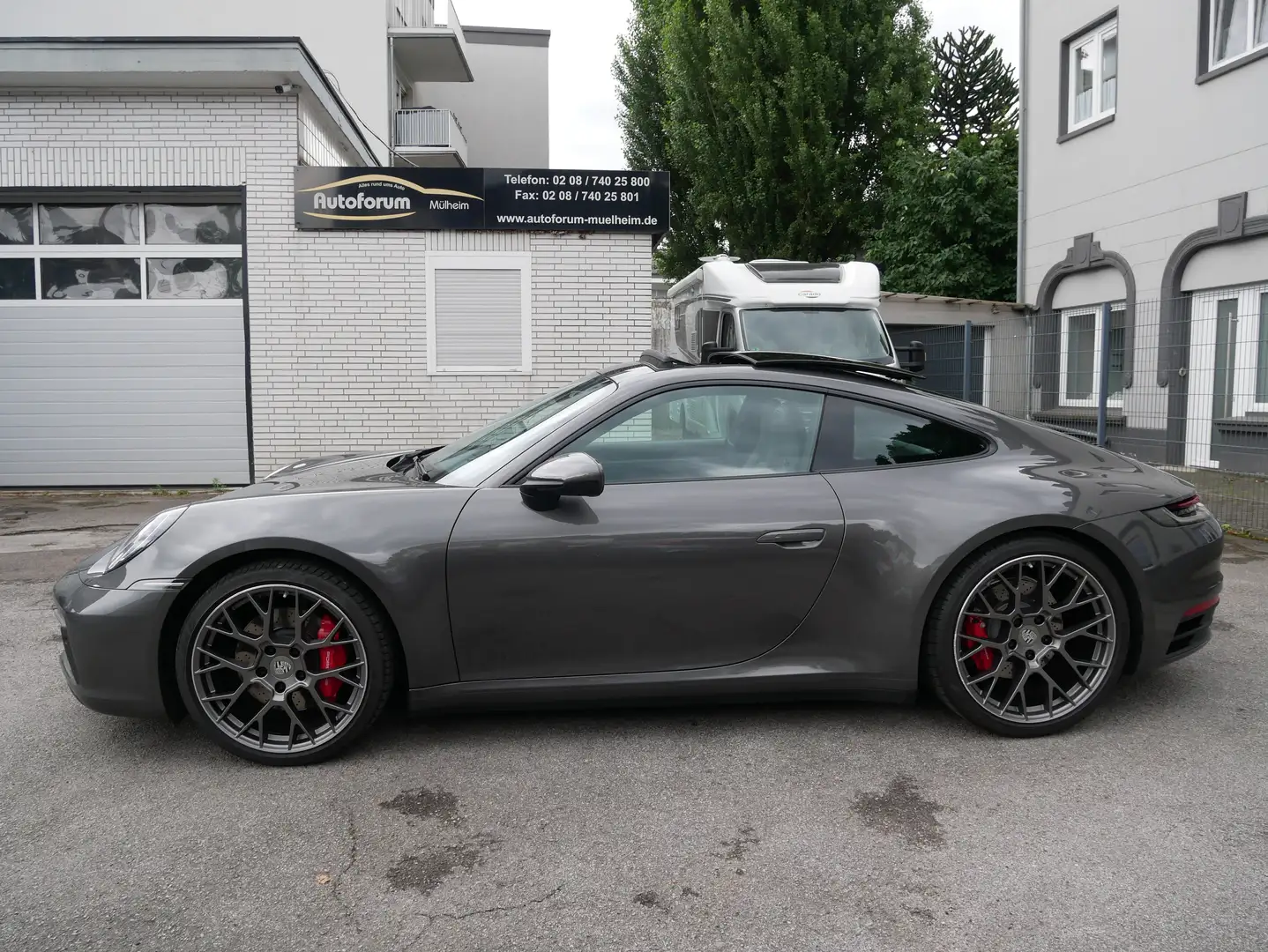 Porsche 911 Carrera 4 S LED Pano Bose KeyGo Spur 360Kam SportC Grau - 2