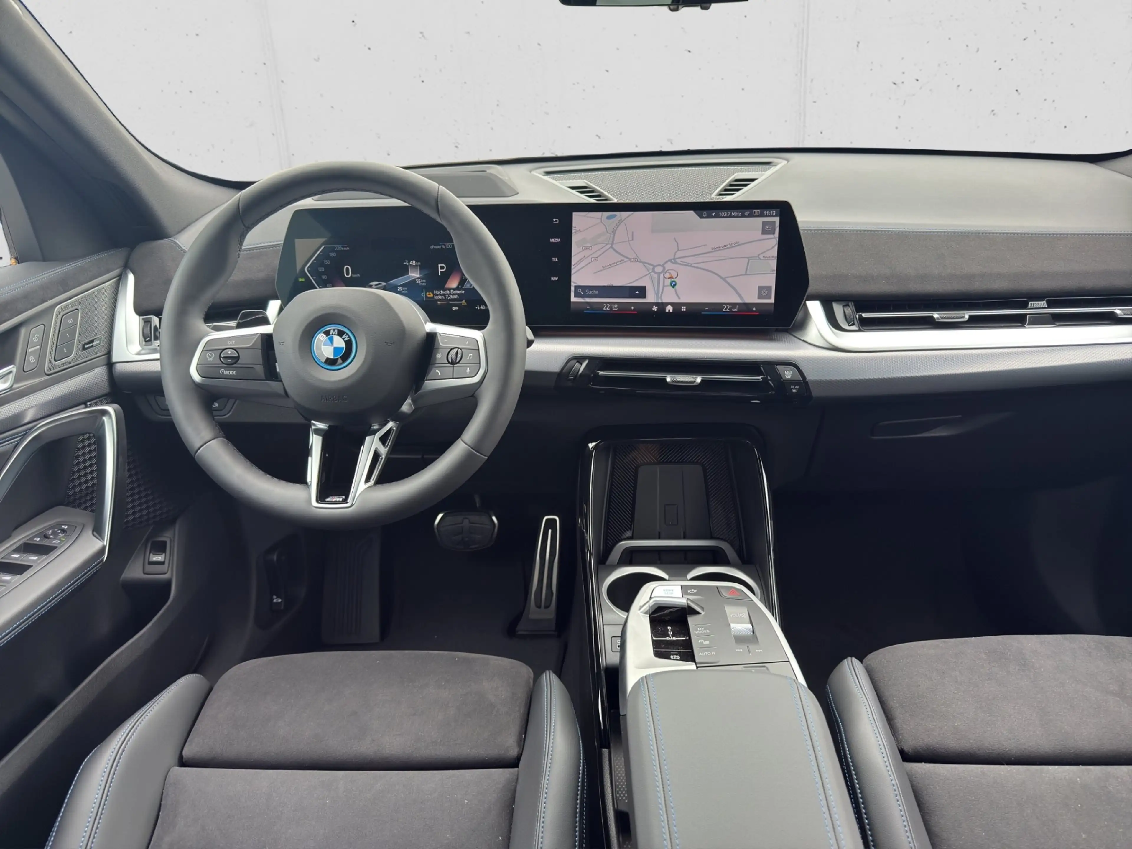 BMW iX2 eDrive20 — photo 13