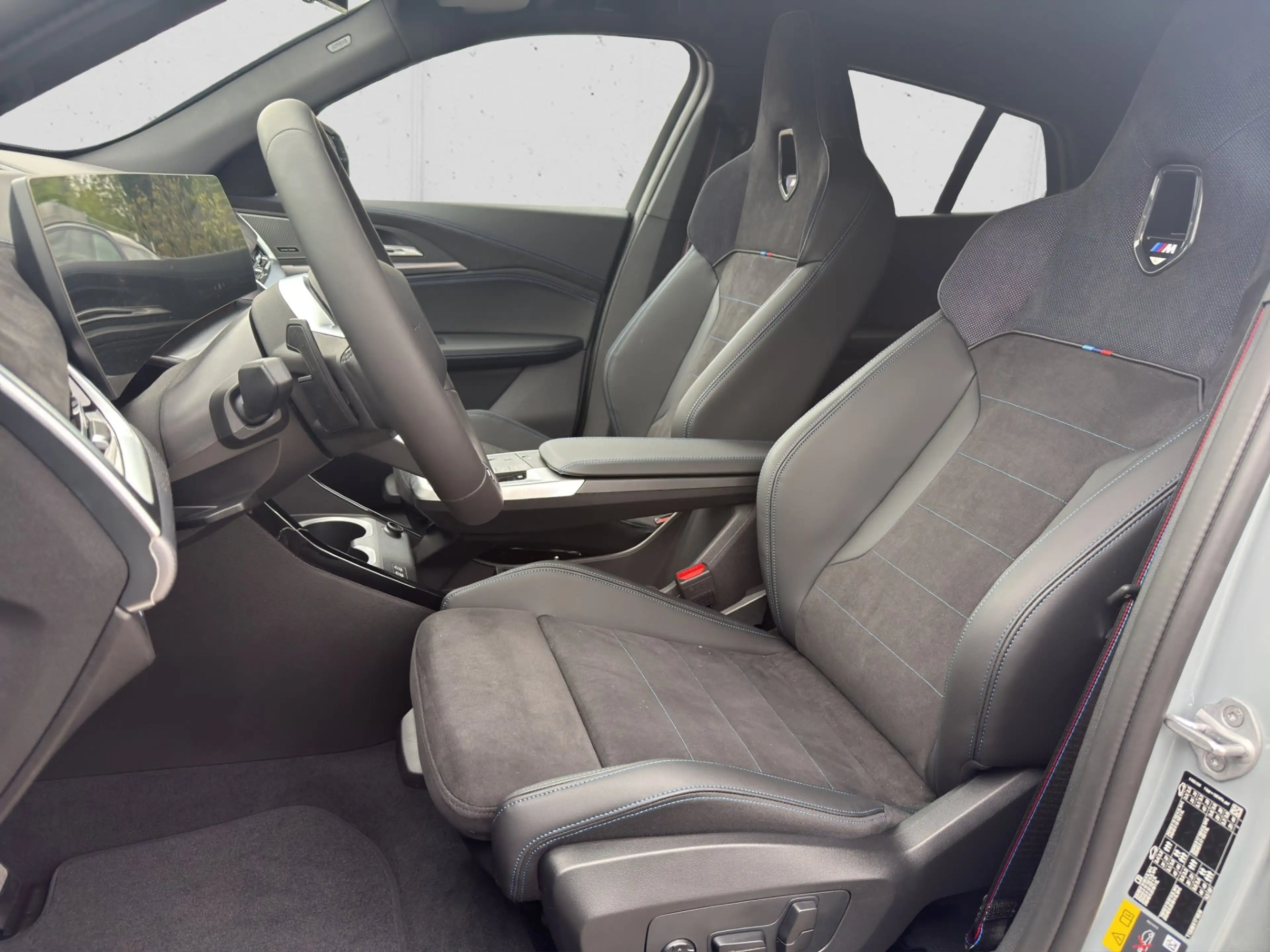 BMW iX2 eDrive20 — photo 8