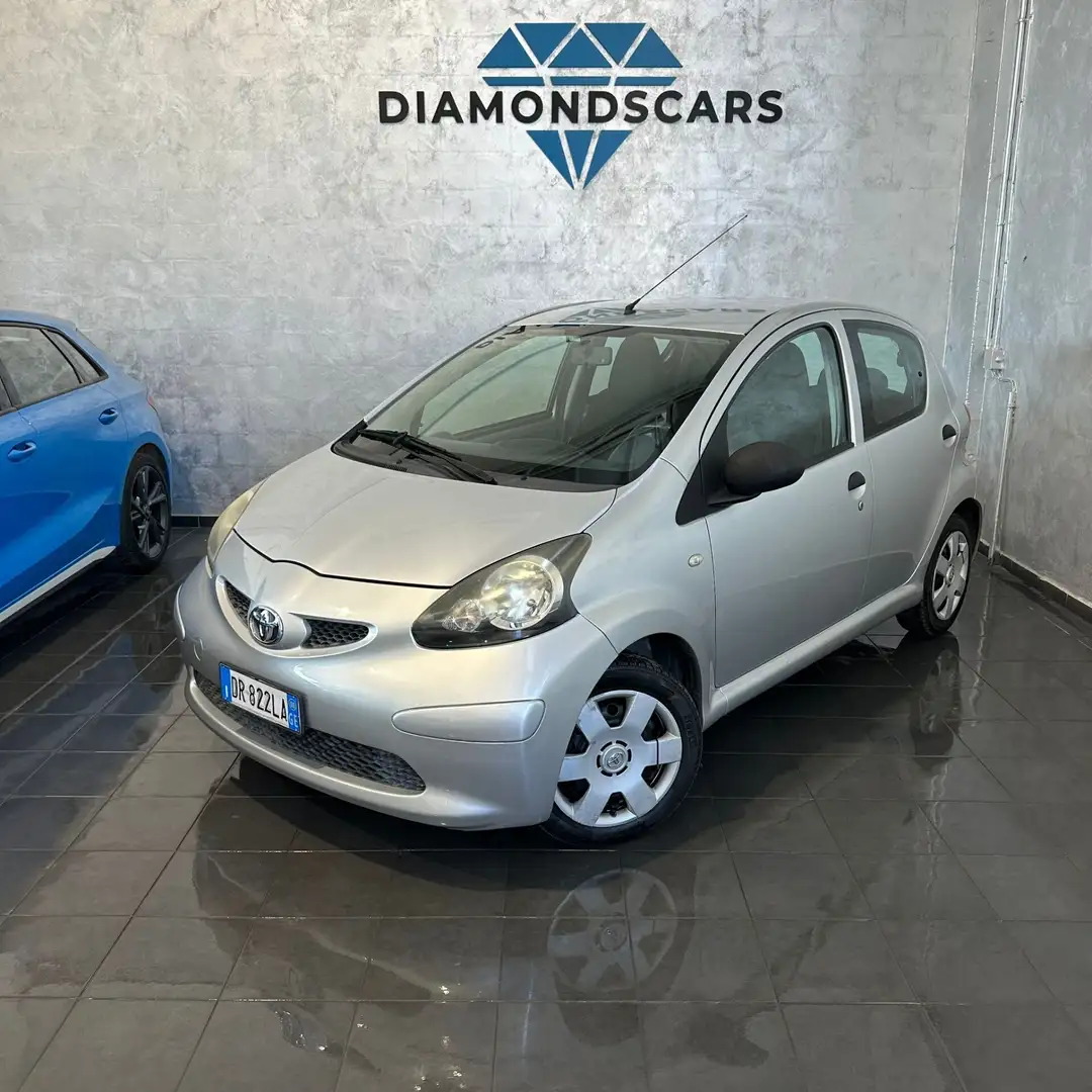 Toyota Aygo 1.0 12V VVT-i 5 porte Sol Grigio - 1