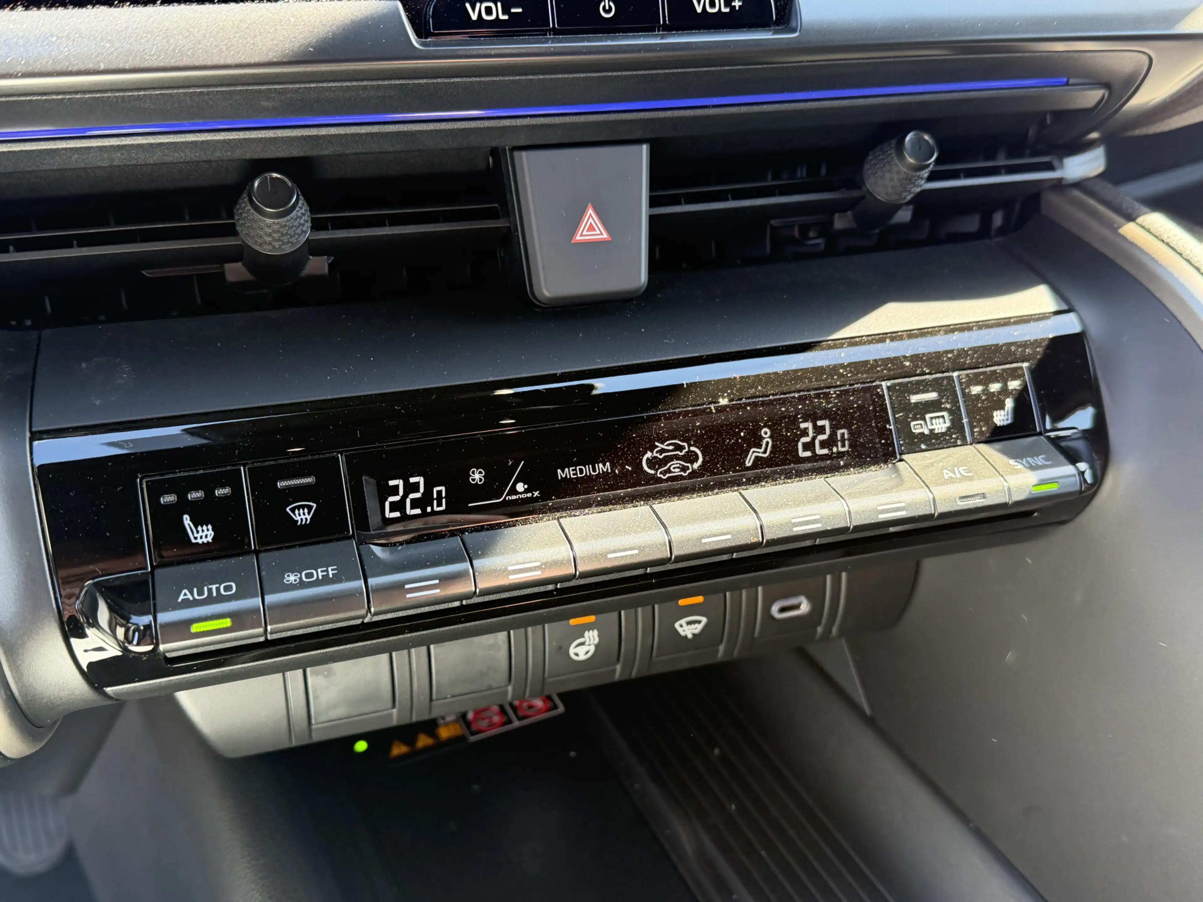 Toyota C-HR 2.0 Plug-in Hybrid 220 Executive Limited Bi-Tone — photo 14