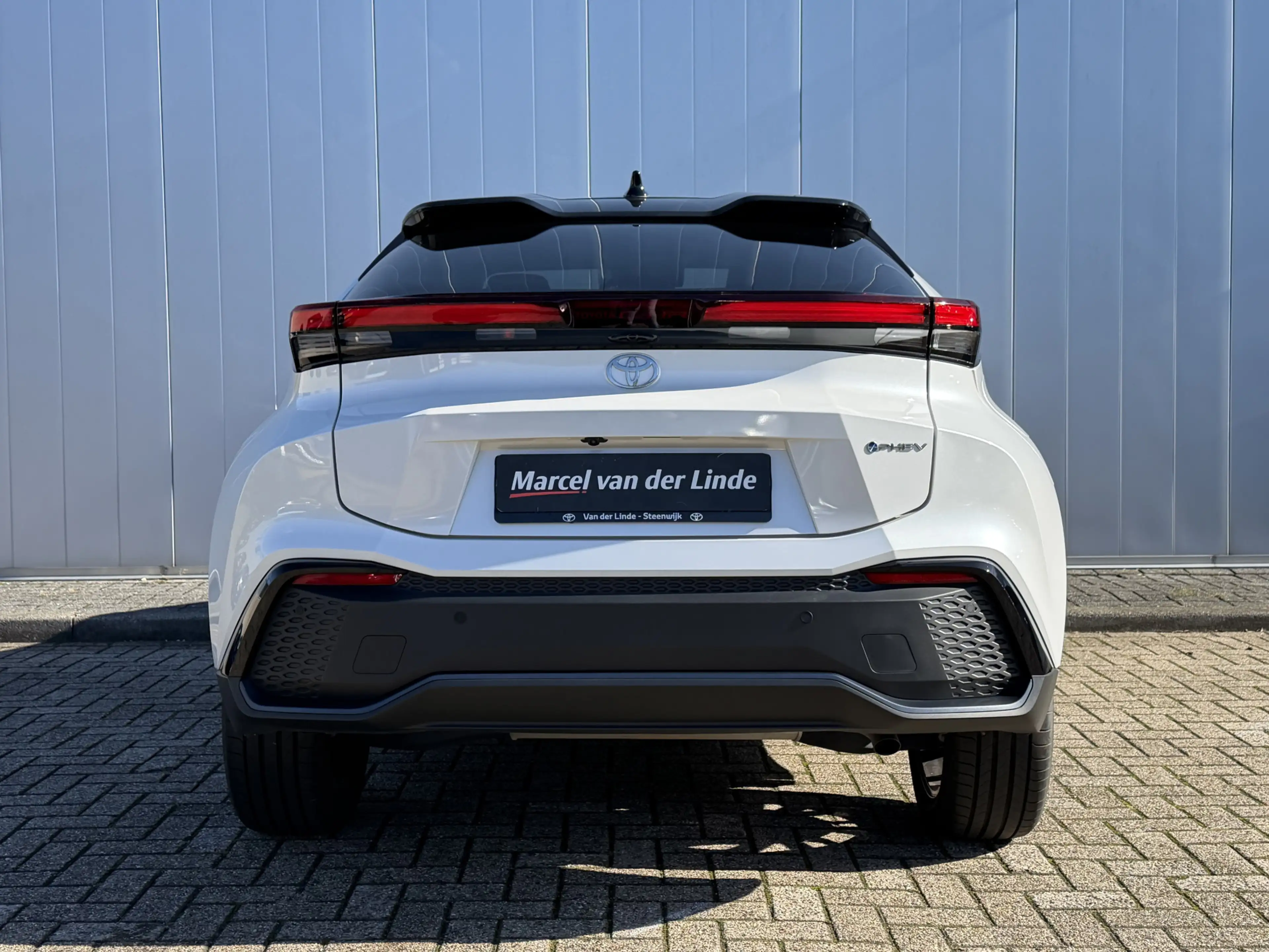 Toyota C-HR 2.0 Plug-in Hybrid 220 Executive Limited Bi-Tone — photo 4