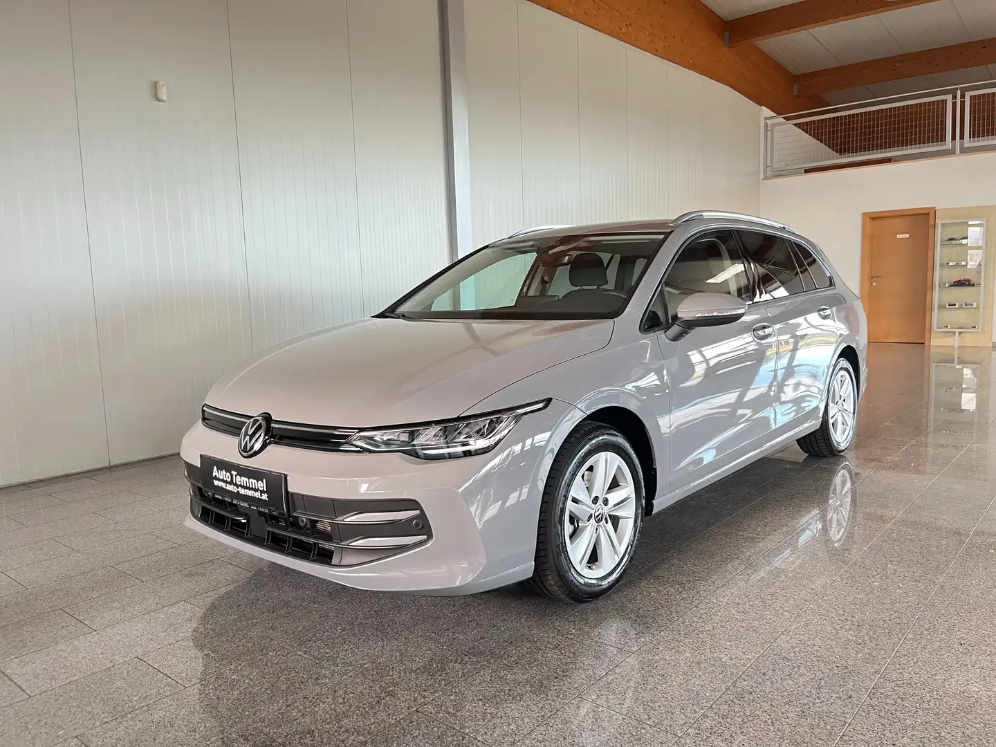 Volkswagen Golf Variant 1.5 TSI 110 kW Life Garantie bis 10/2029 Grau - 2