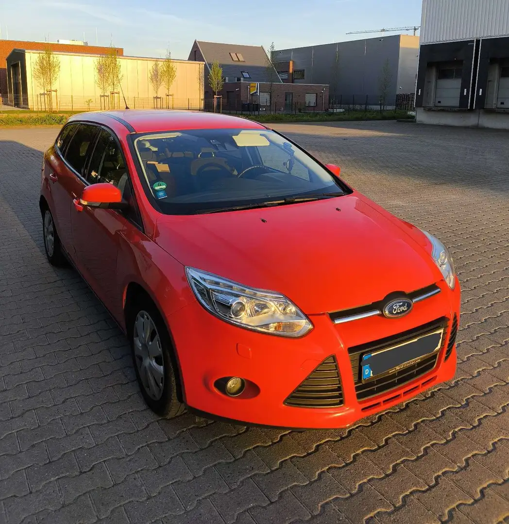 Ford Focus Focus 3 Tournier 1.6TDCi*Garantie*TÜV*Klima*Xenon Rot - 2