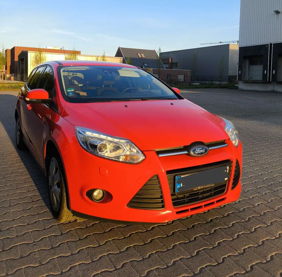 Ford Focus Focus 3 Tournier 1.6TDCi*Garantie*TÜV*Klima*Xenon Rot - 1