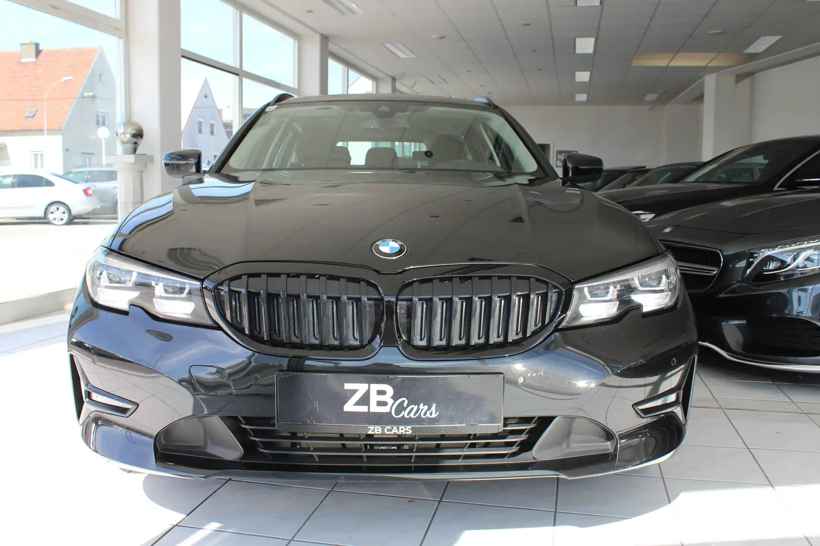 BMW 318 318 d G21 Modell 8-Gang Aut. // LED // Live Cockpit // Schwarz - 2