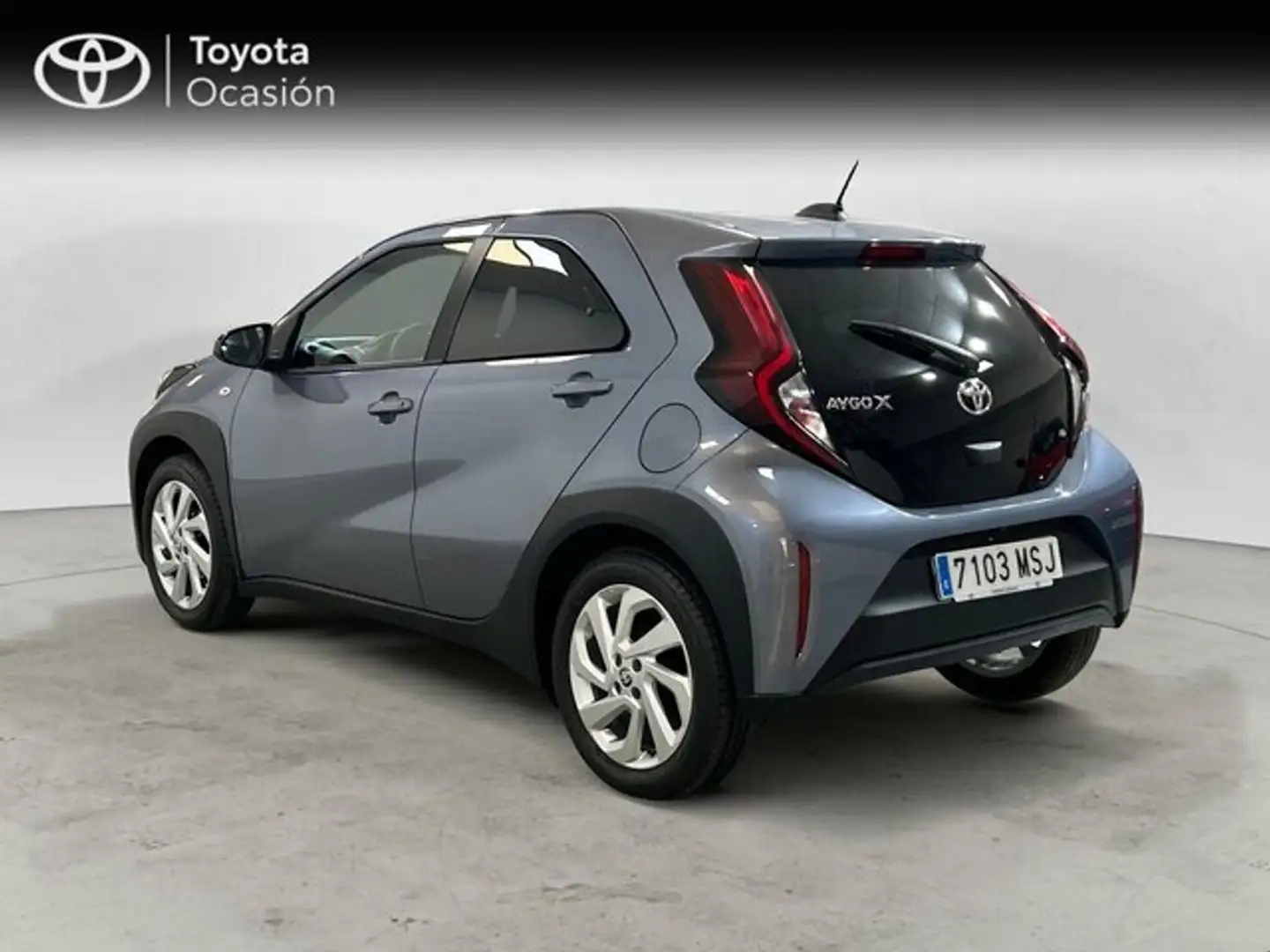 Toyota Aygo Play MT Gris - 2