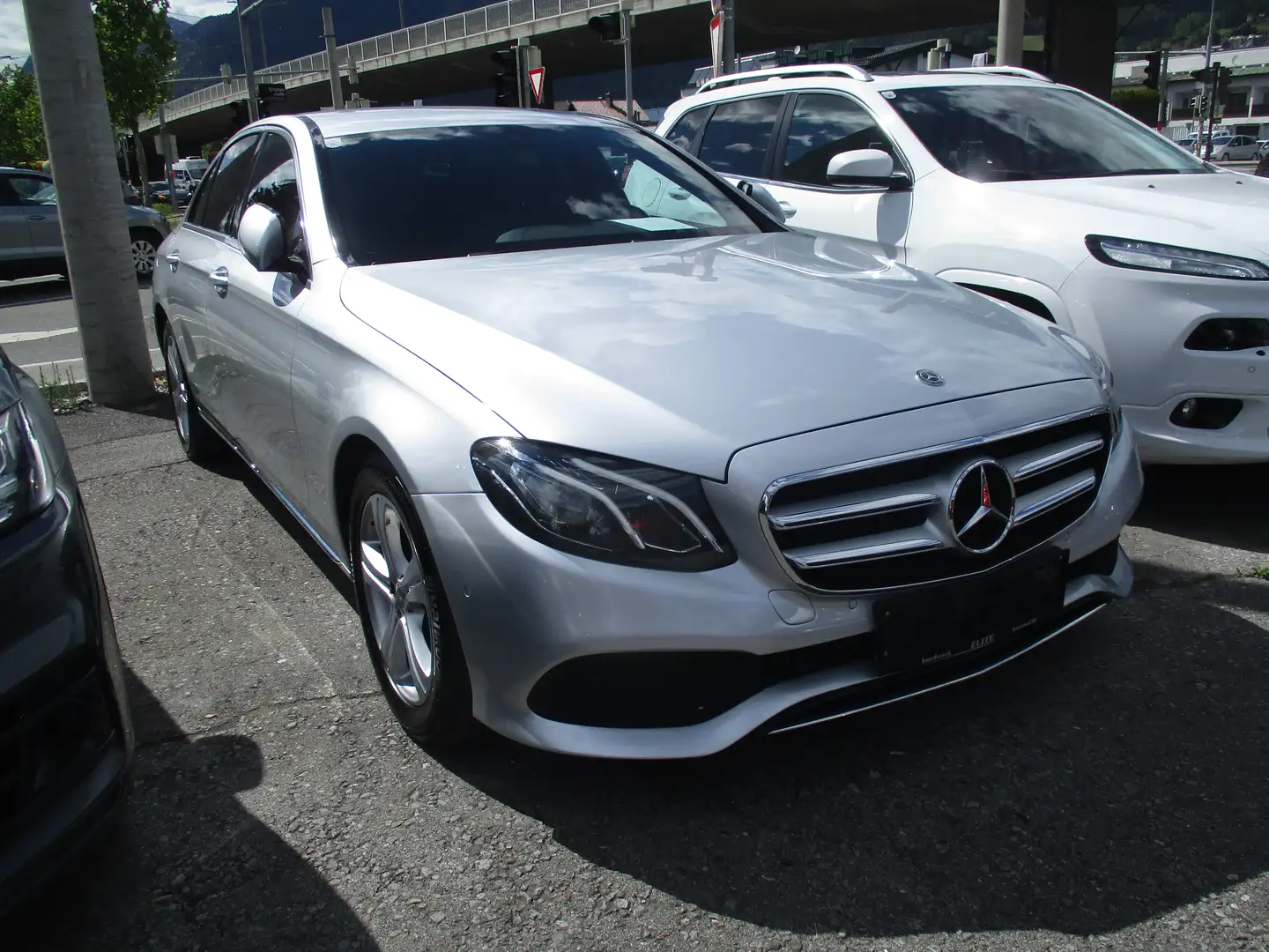 Mercedes-Benz E 220 d Aut. Silber - 1