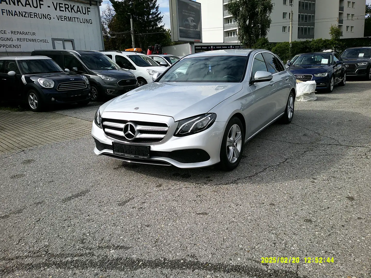 Mercedes-Benz E 220 d Aut. Silber - 1