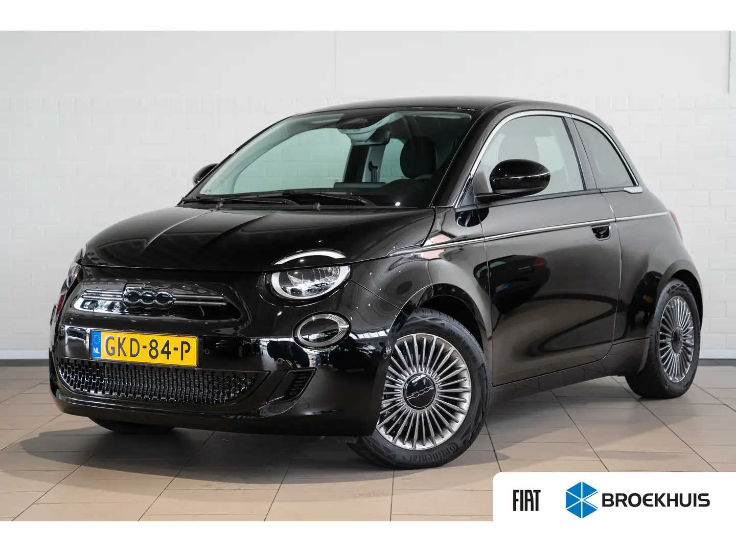 Fiat 500 Urban 42 kWh | Camera | Stoelverwarming | Parkeers Zwart - 1
