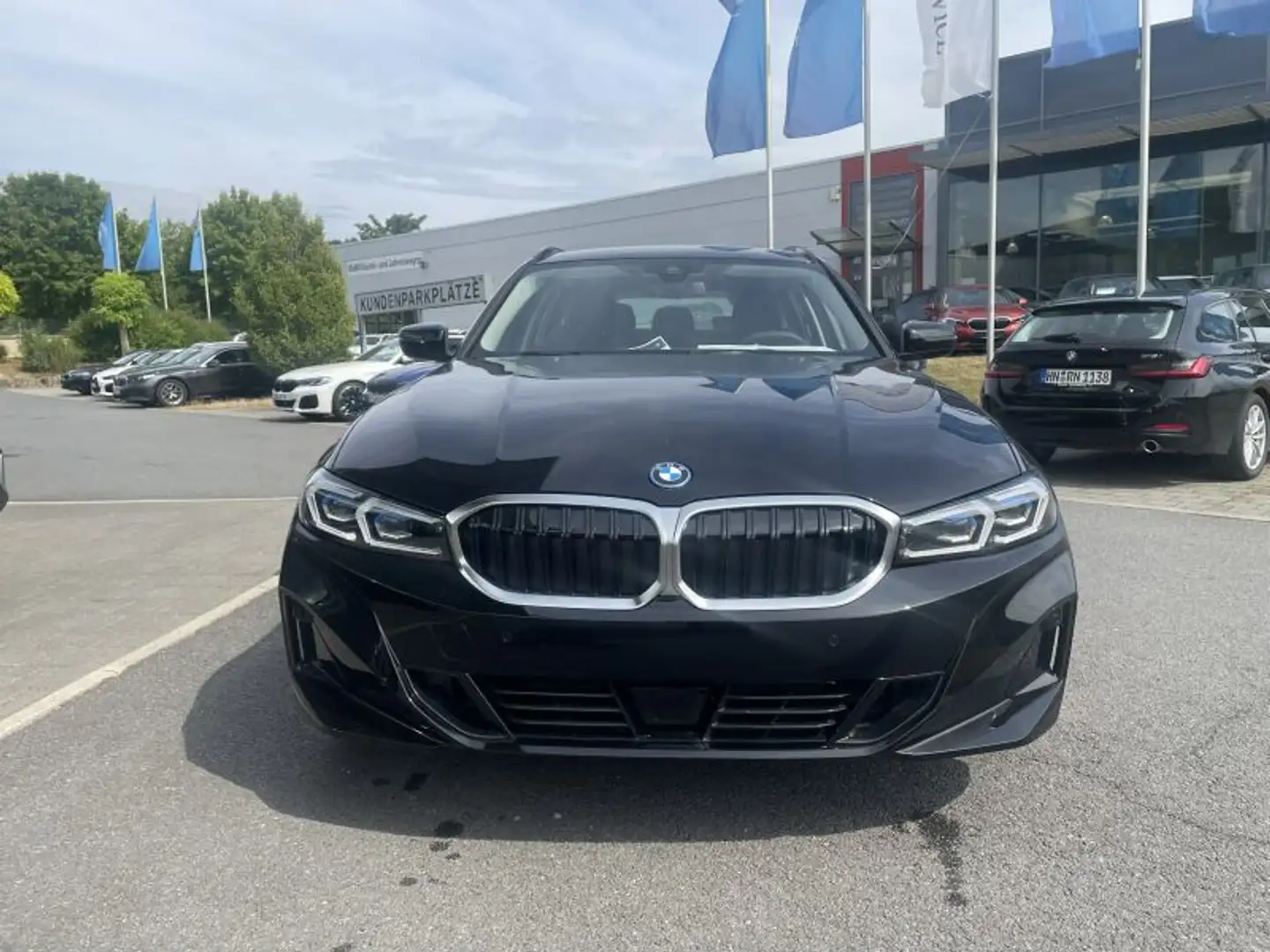 BMW 330 e Schwarz - 1