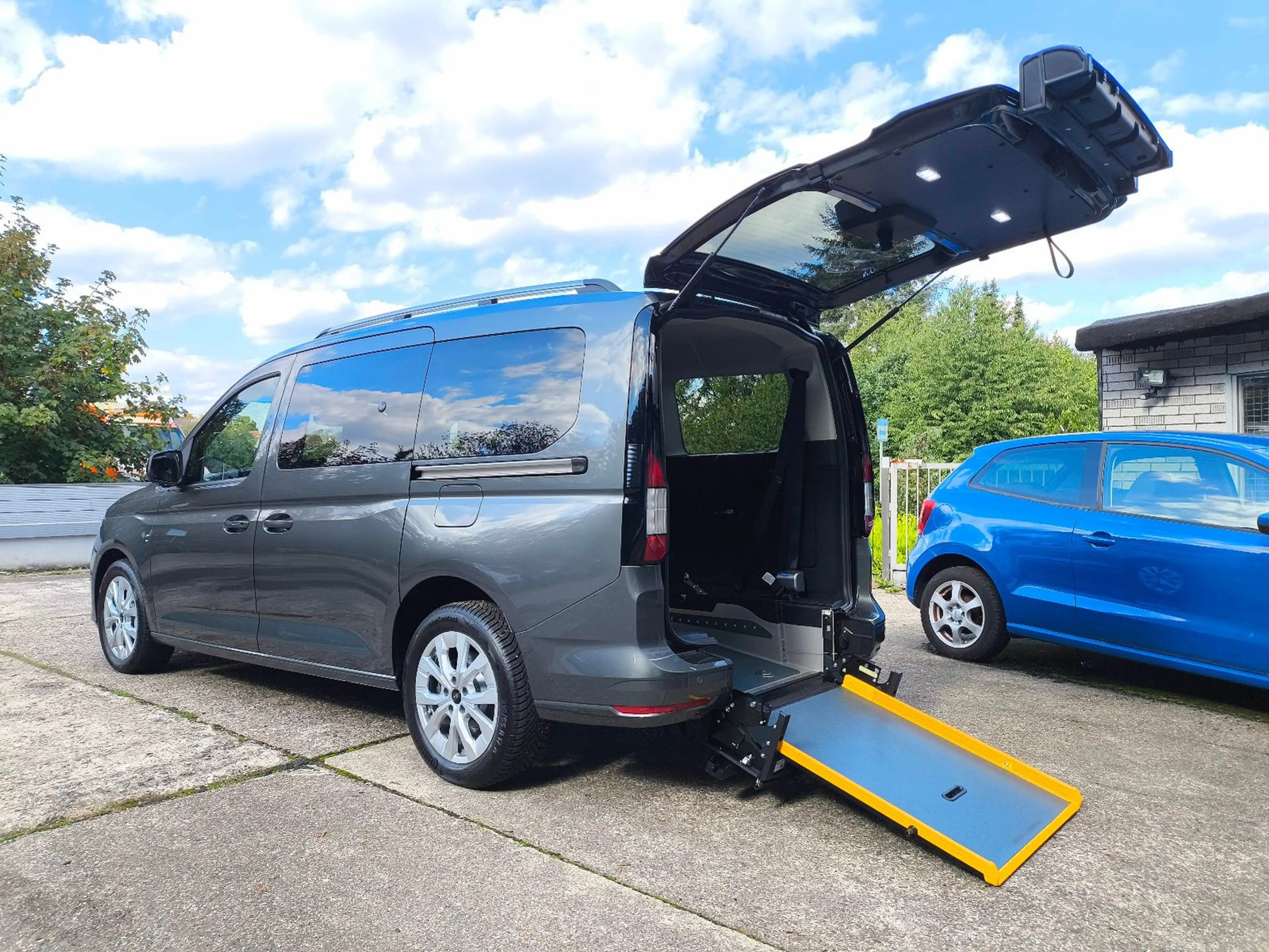 Ford Grand Tourneo Connect Titanium Rollstuhgerecht