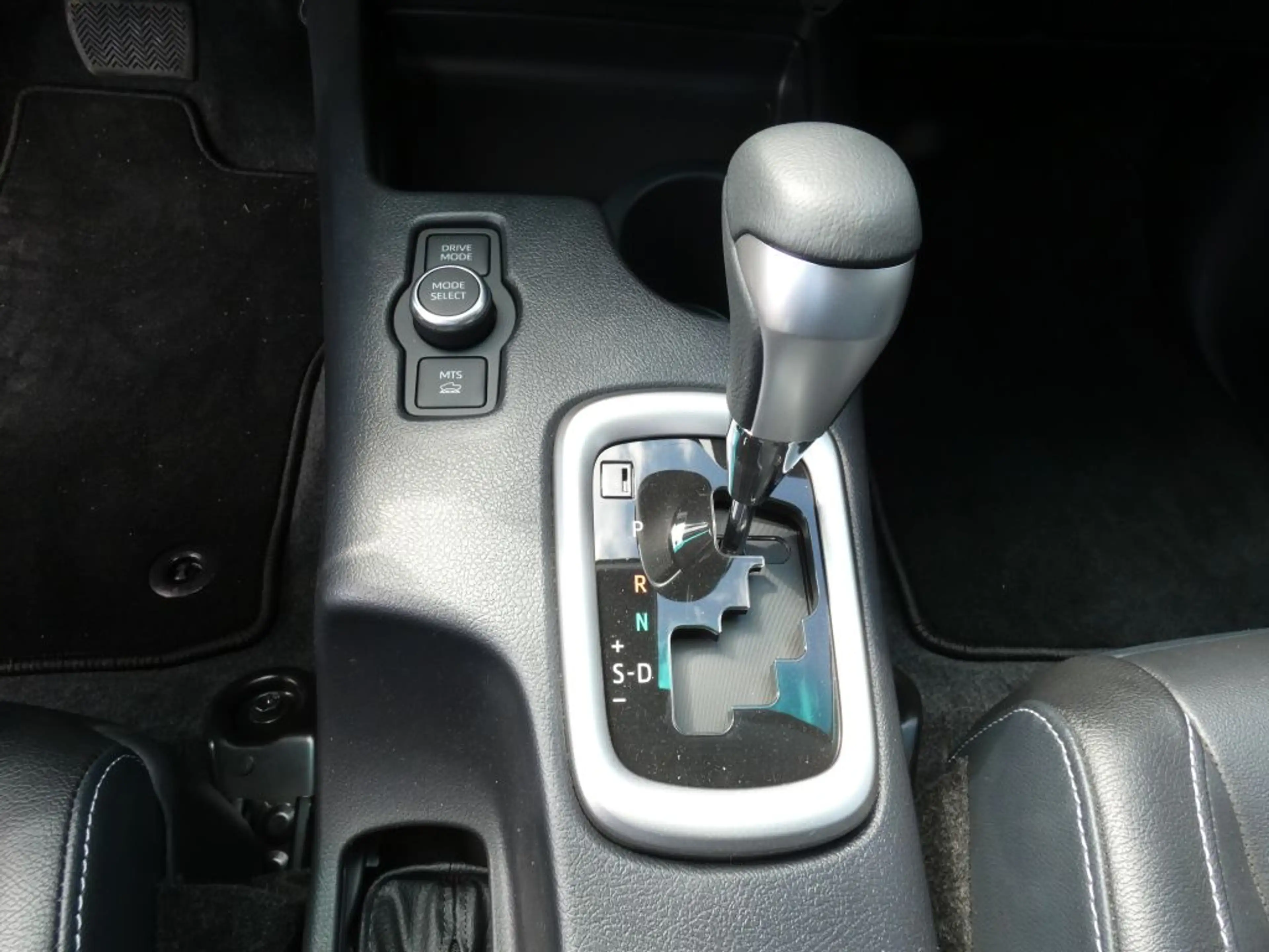 Toyota Hilux 4x4 Double Cab MHEV Autm. Executive — photo 14