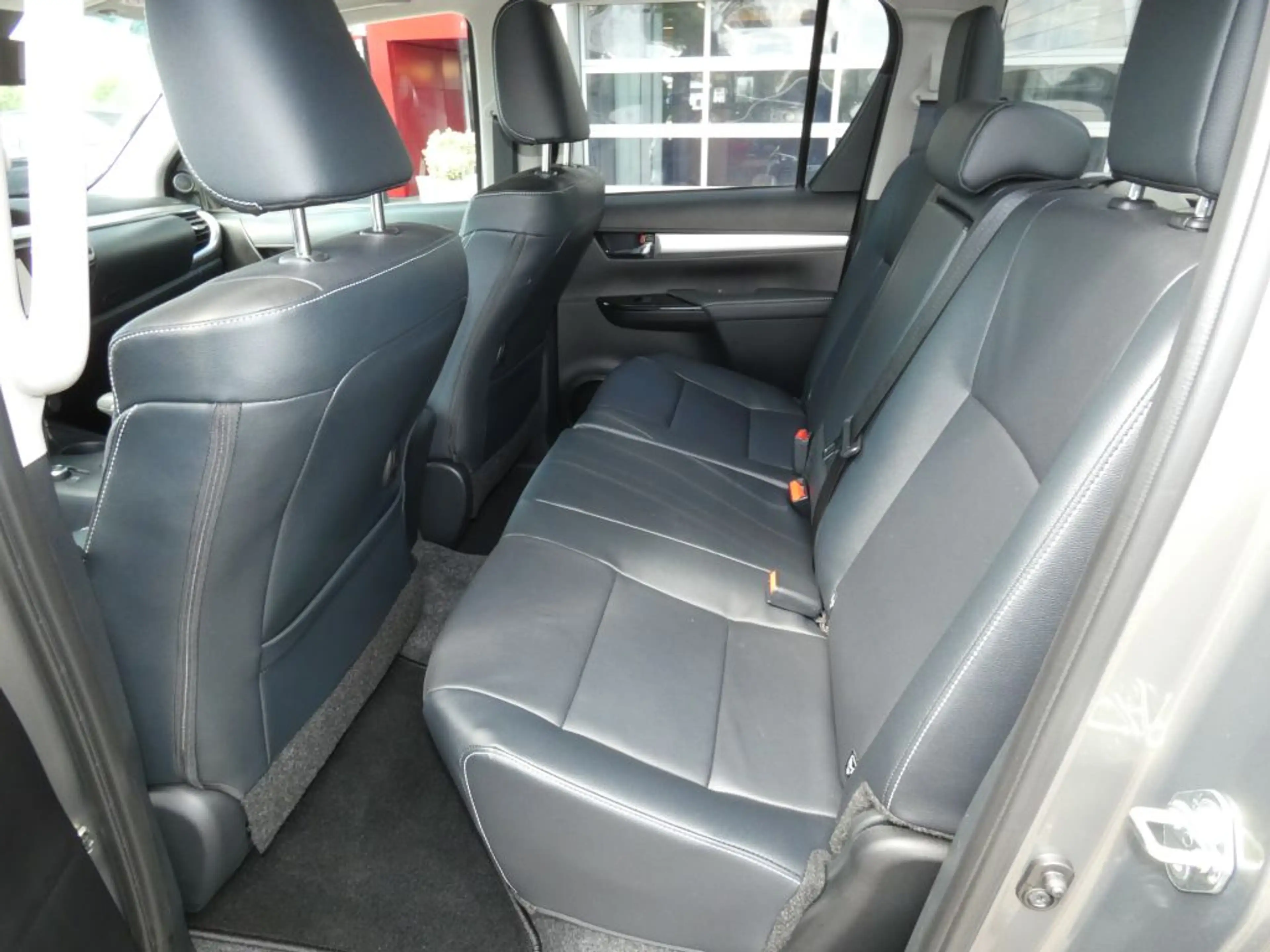 Toyota Hilux 4x4 Double Cab MHEV Autm. Executive — photo 8