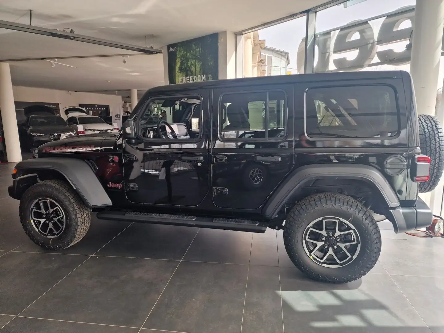 Jeep Wrangler Unlimited Rubicon/SKY ONE/MY 24 Schwarz - 2