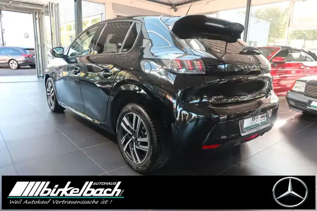 Peugeot 208 view 2