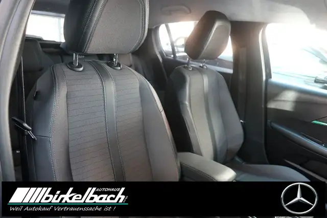 Peugeot 208 view 12