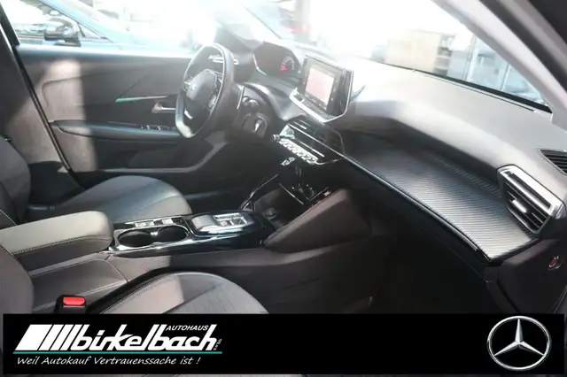 Peugeot 208 view 10