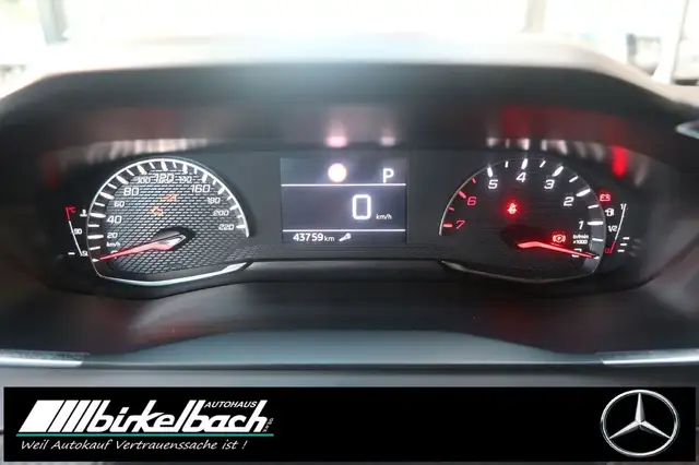 Peugeot 208 view 6