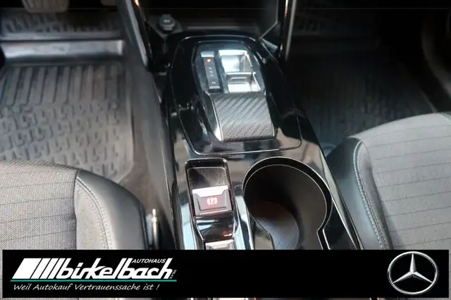 Peugeot 208 view 8