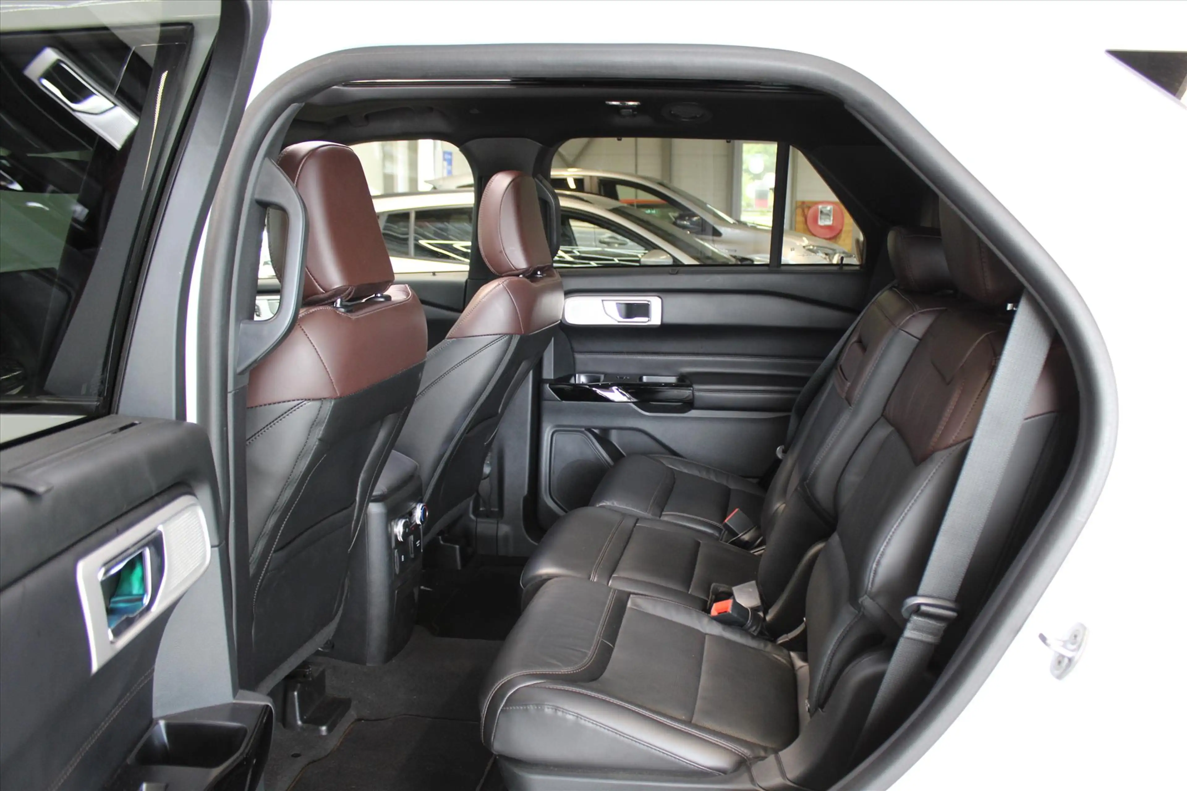 Ford Explorer Platinum 3.0 V6 EcoBoost AWD PHEV 457pk Automaat, — photo 13