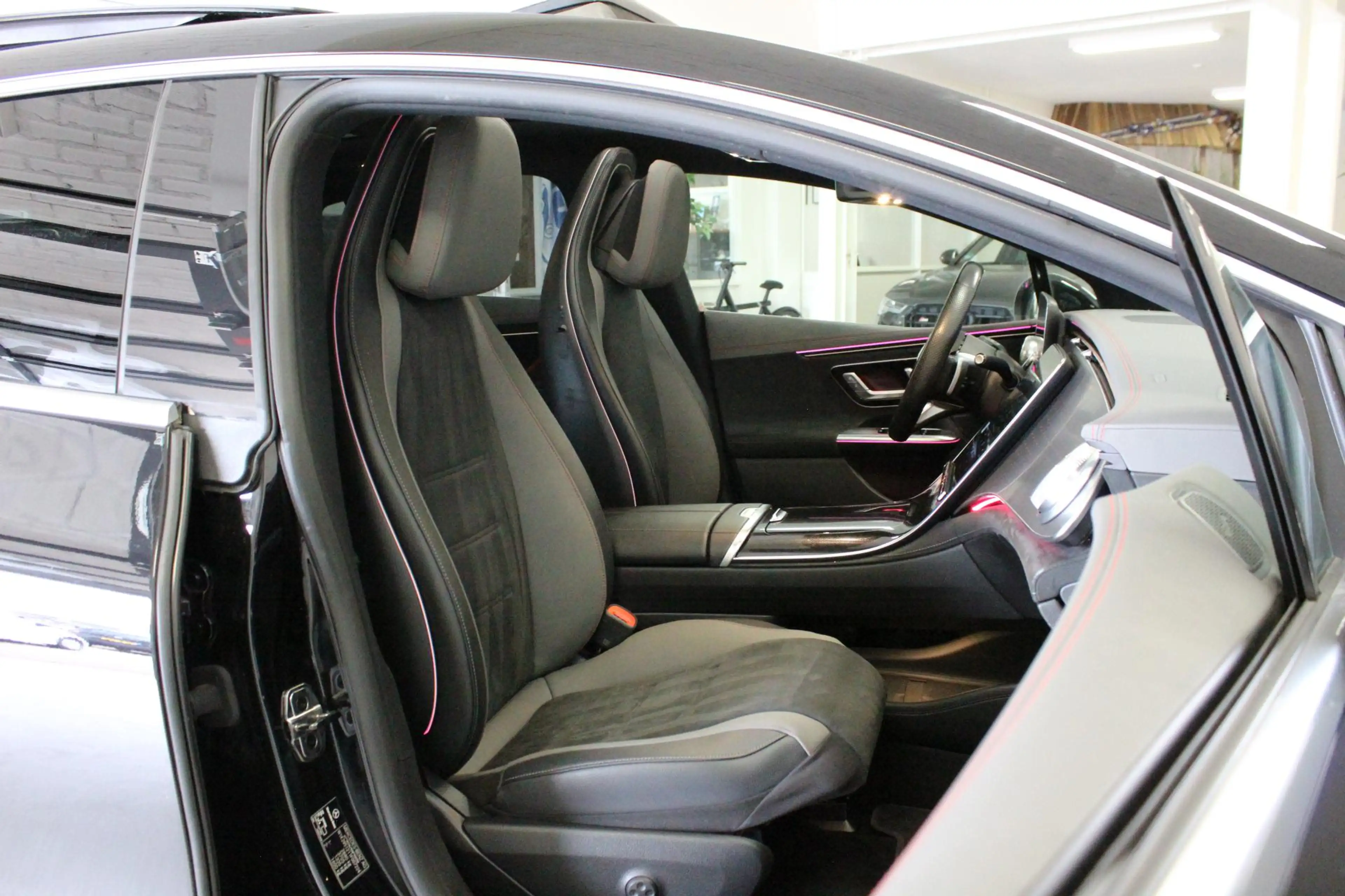 Mercedes-Benz EQE 350 350+ Launch Edition AMG Line 91 kWh | SOH 95% | AC — photo 21