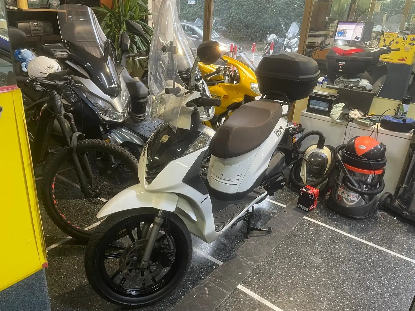 Over Bikes Brera 125 B tre 125 Blanc - 2