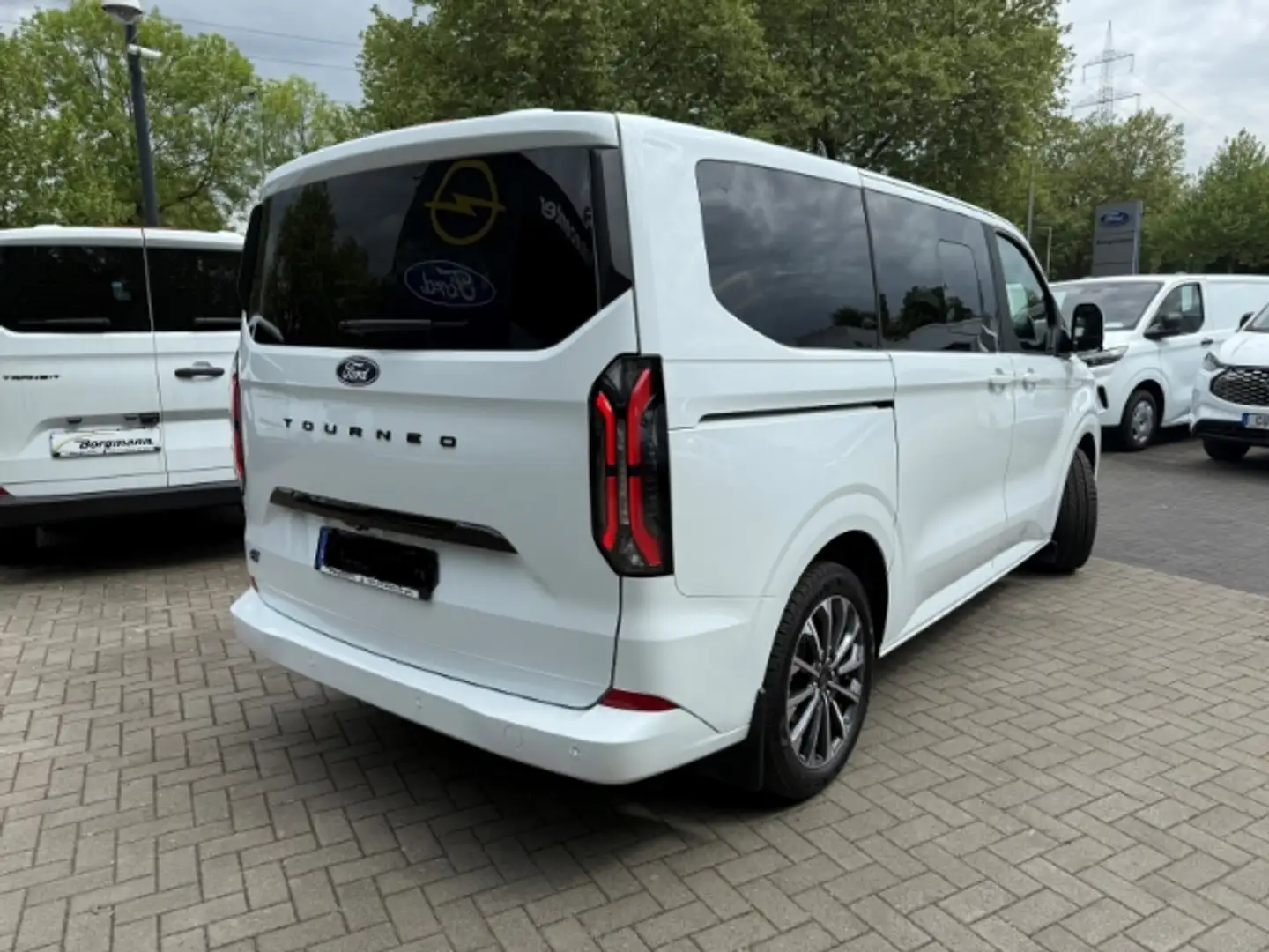 Ford Tourneo Custom Titanium X 218PS L1, AHK el. klappb.-Pano.Dach-Nav Bílá - 2