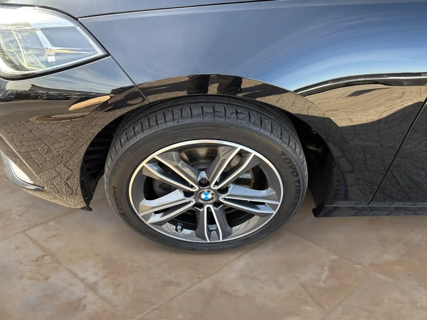 BMW 118 d Sport Line Aut. Schwarz - 2