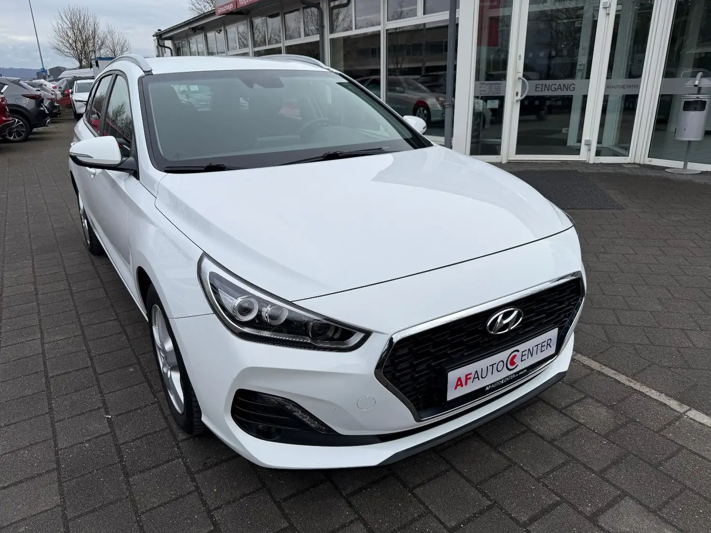 Hyundai i30 cw Automatik Trend*LED*Klimaauto.*Sitzh. Weiß - 2