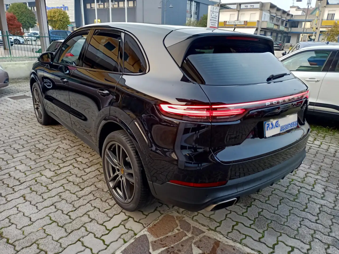 Porsche Cayenne 3.0 V6 Zwart - 2