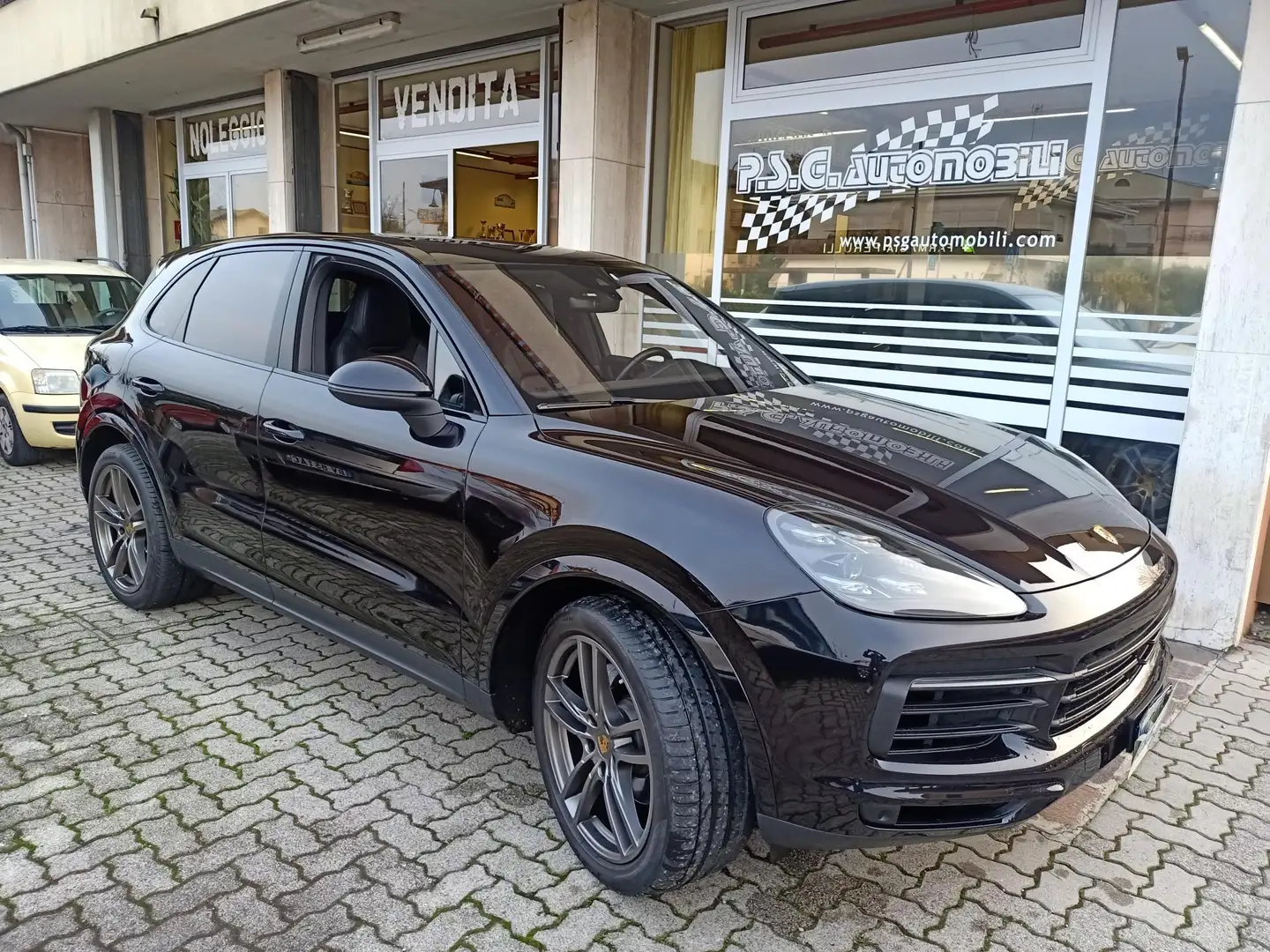 Porsche Cayenne 3.0 V6 Zwart - 1