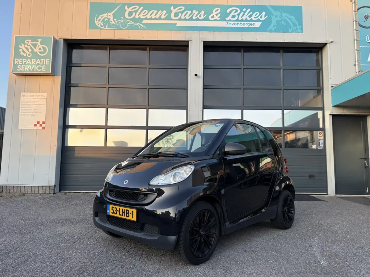 smart forTwo coupé 1.0 mhd Base Zwart - 1