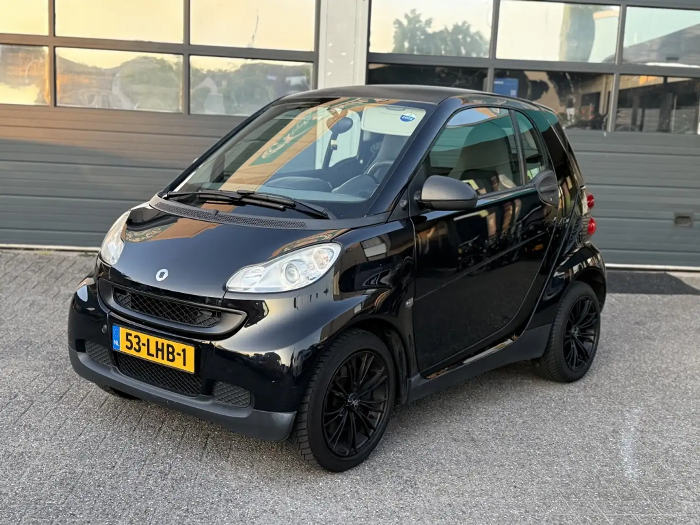 smart forTwo coupé 1.0 mhd Base Zwart - 2