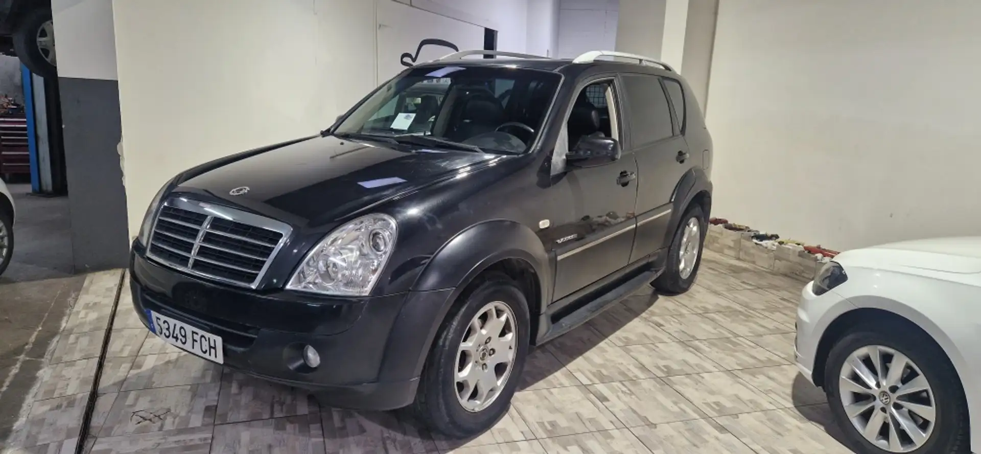 SsangYong Rexton 270 Limited Profesional Aut. Negro - 2