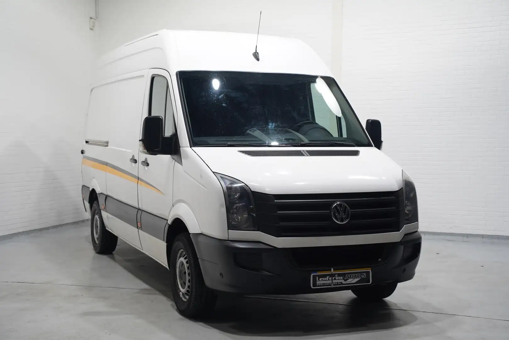 Volkswagen Crafter 2.0 TDI 136 pk L2H2 Airco, Cruise Control Trekhaak White - 2