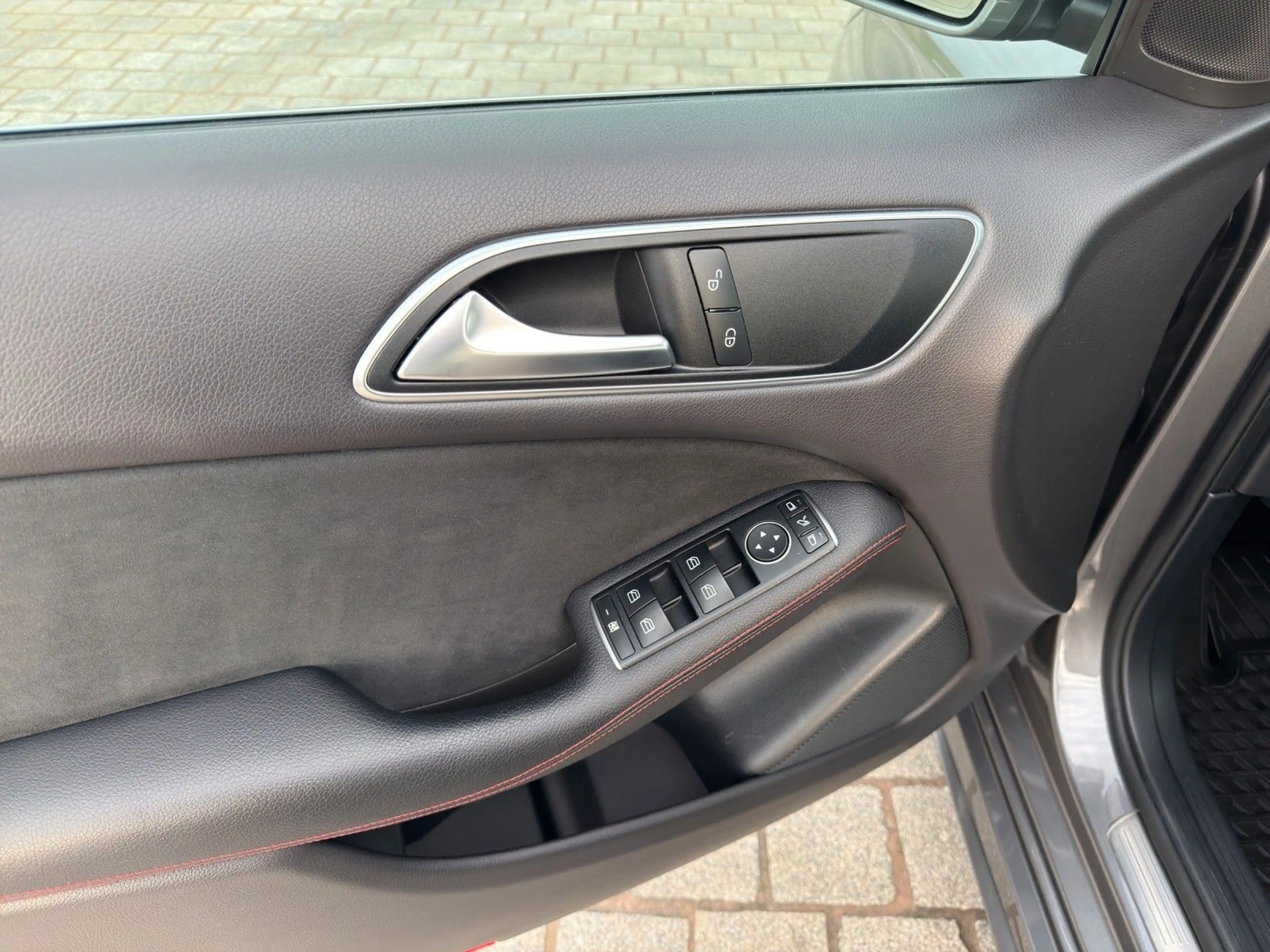 Mercedes-Benz B 200 CDI AMG Line|7G DCT Automatik|LED|AHK — photo 12