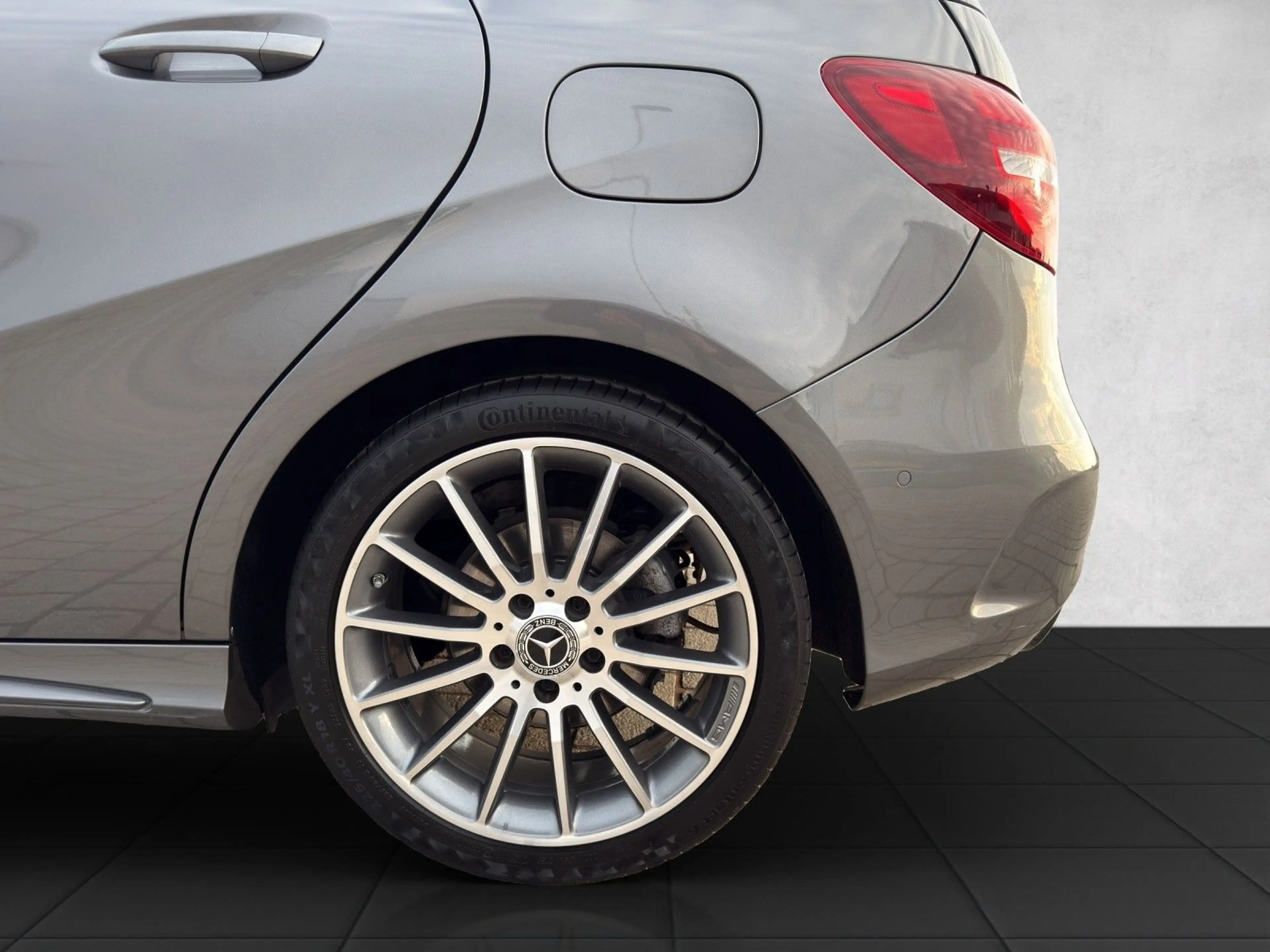 Mercedes-Benz B 200 CDI AMG Line|7G DCT Automatik|LED|AHK — photo 31