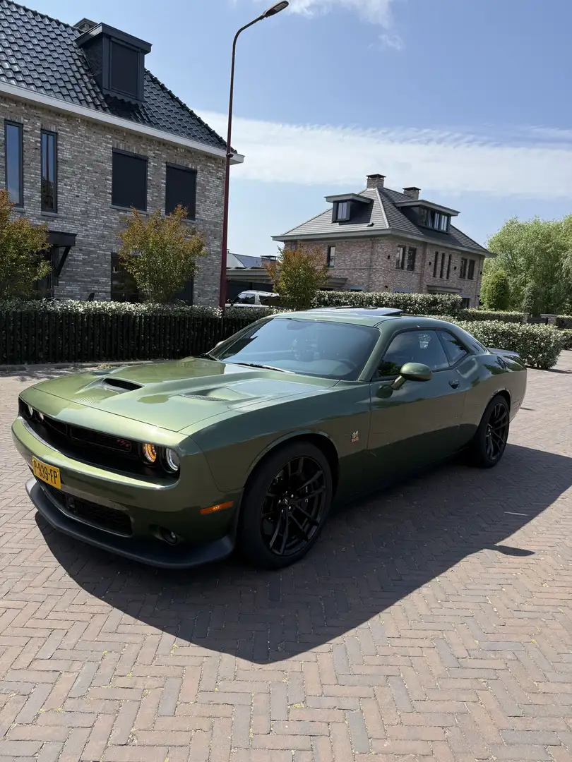 Dodge Challenger V8 SRT - 2