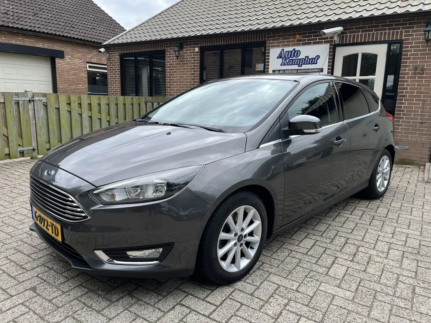 Ford Focus 1.5 Titanium 150pk Trekhaak Grau - 2